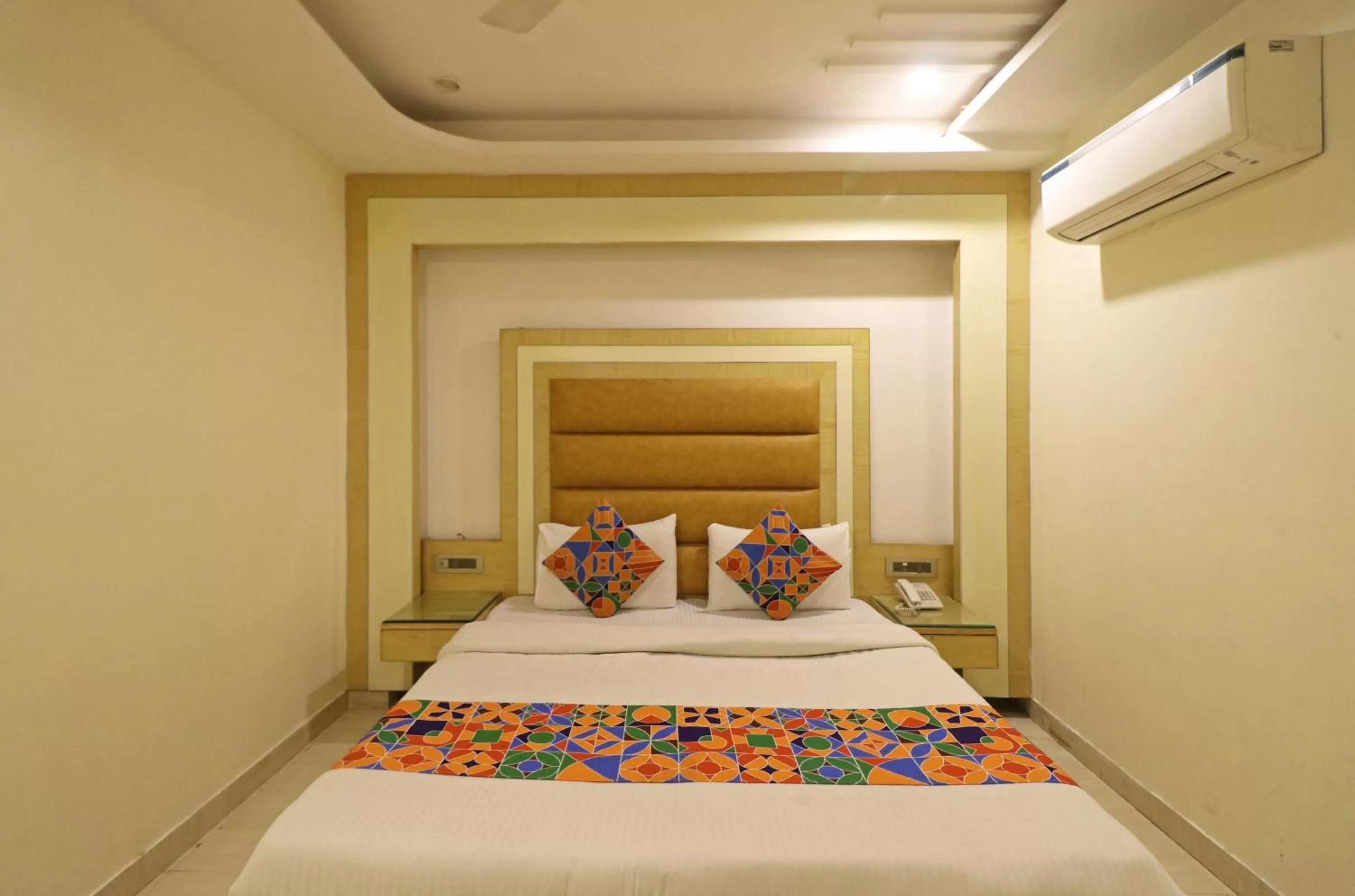 Bed in The Hotel Mohit -5 Minutes Walk From New Delhi Railway Station - Paharganj