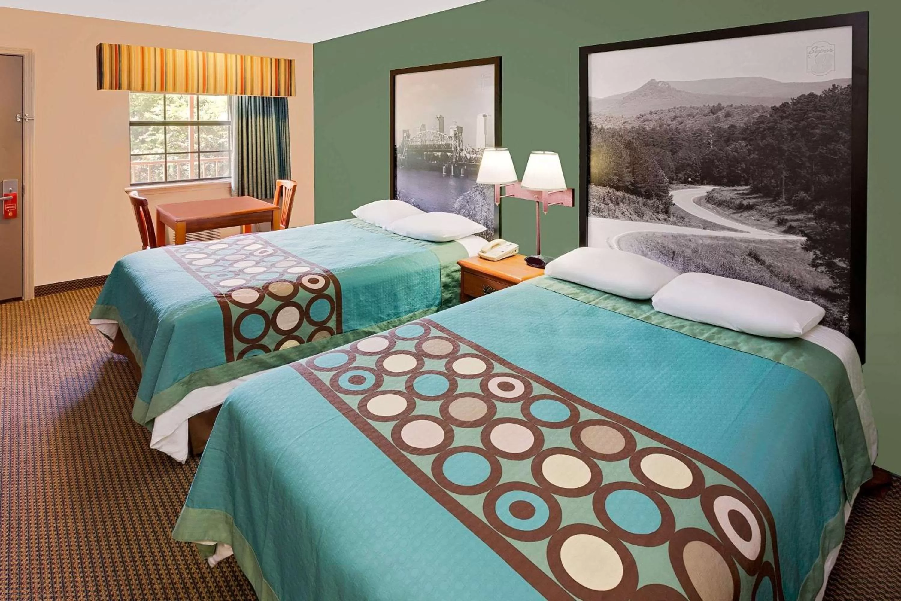 Photo of the whole room, Bed in Super 8 by Wyndham Hazen