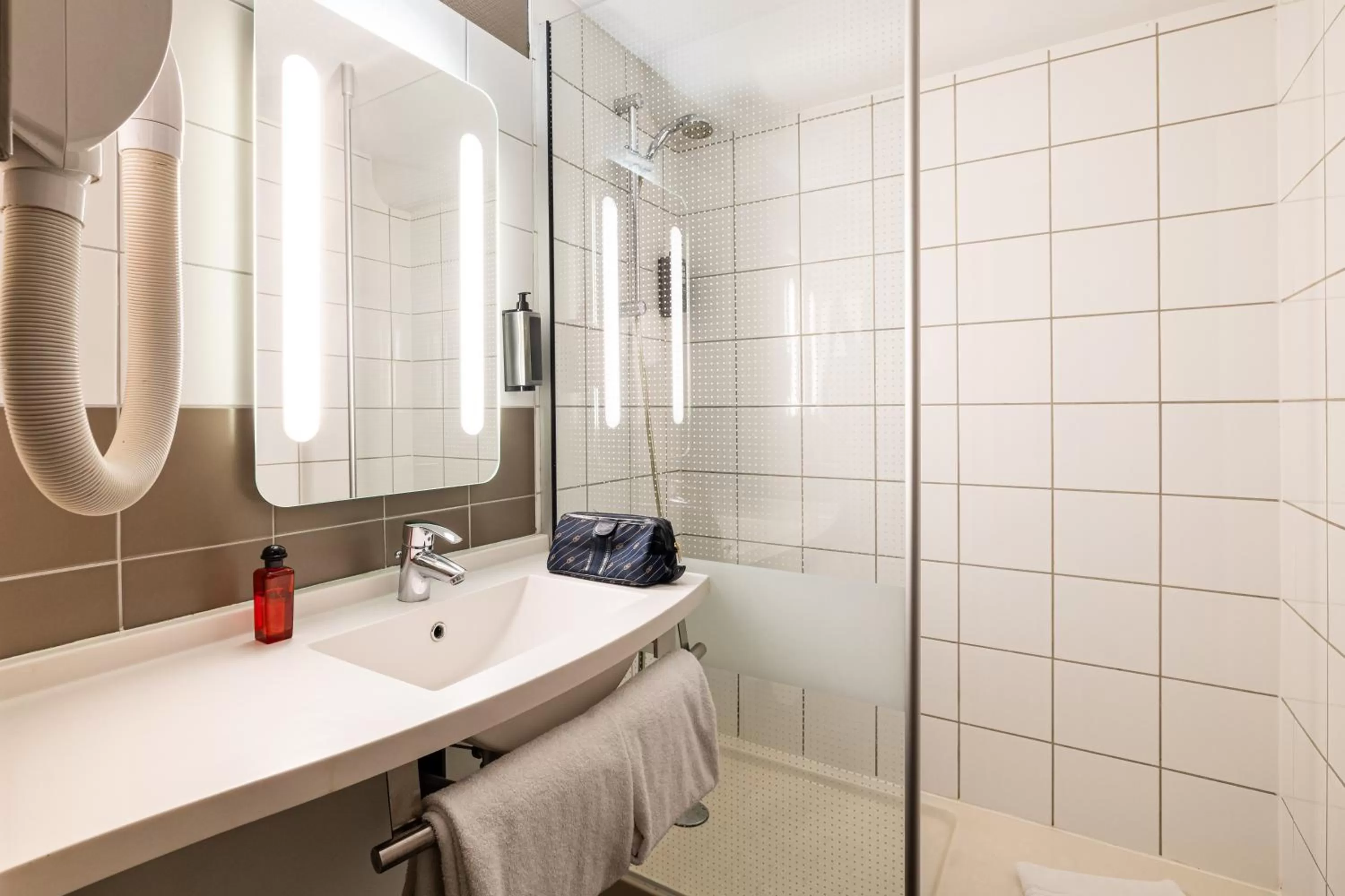 Bathroom in ibis Bordeaux Centre Meriadeck