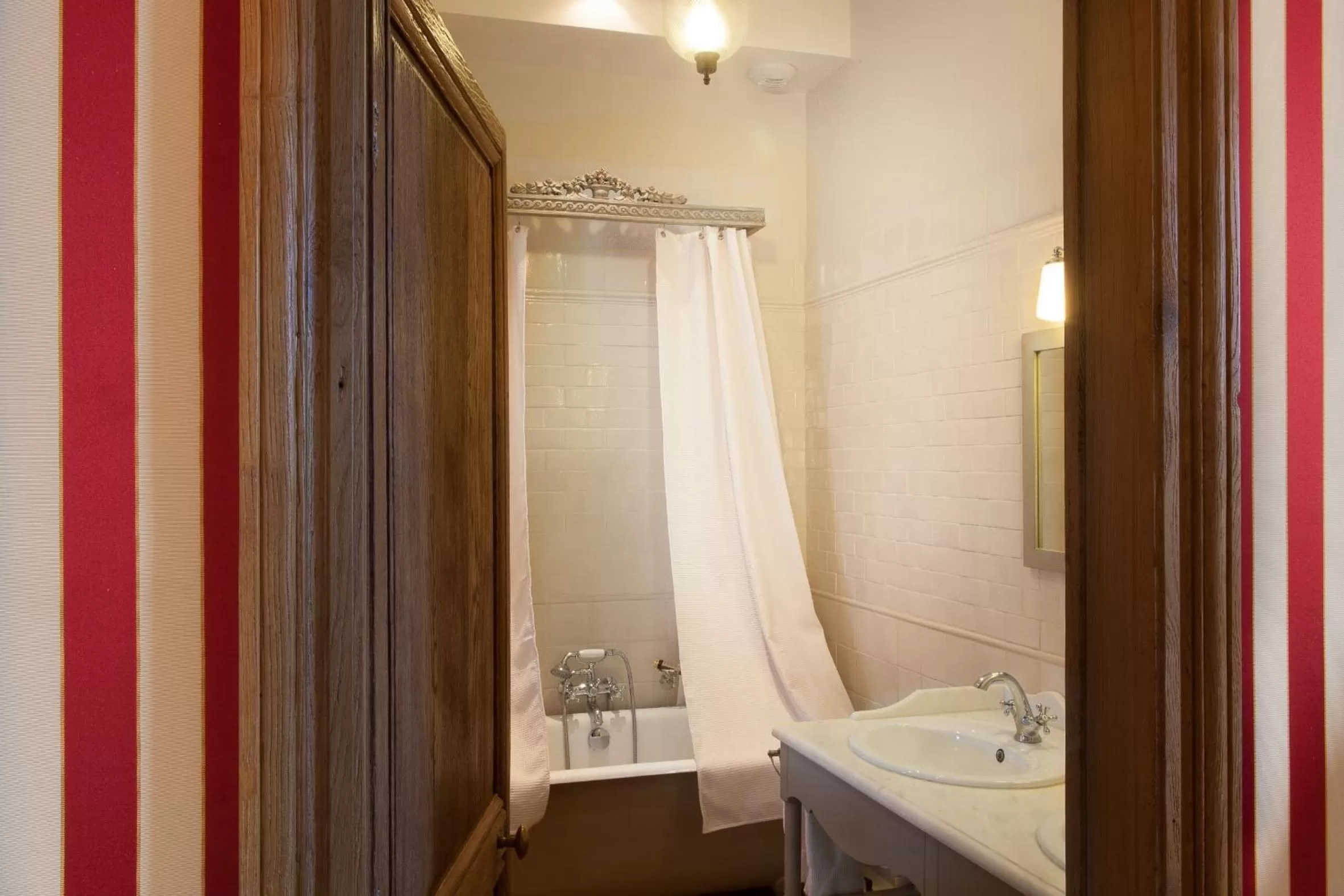 Bathroom in Château-Hôtel de Bourron