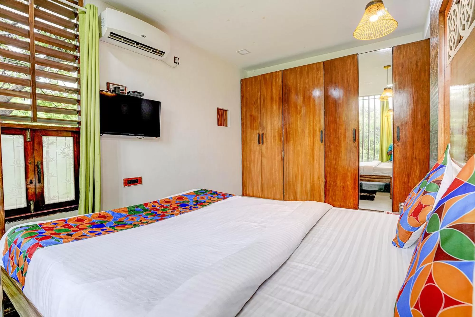 TV and multimedia, Bed in FabHotel Vardhan House