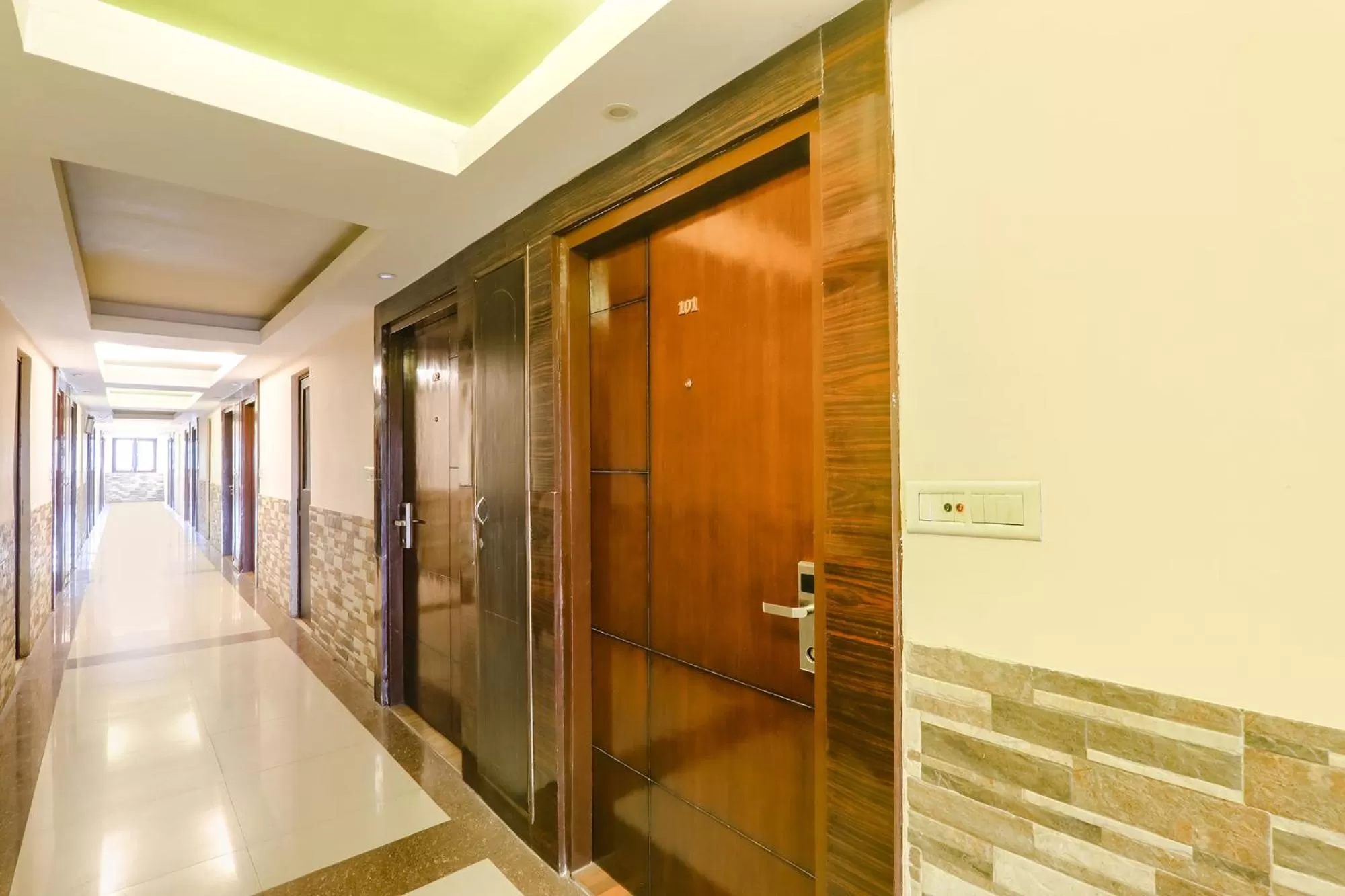 Lobby or reception in FabHotel Shimla Resort