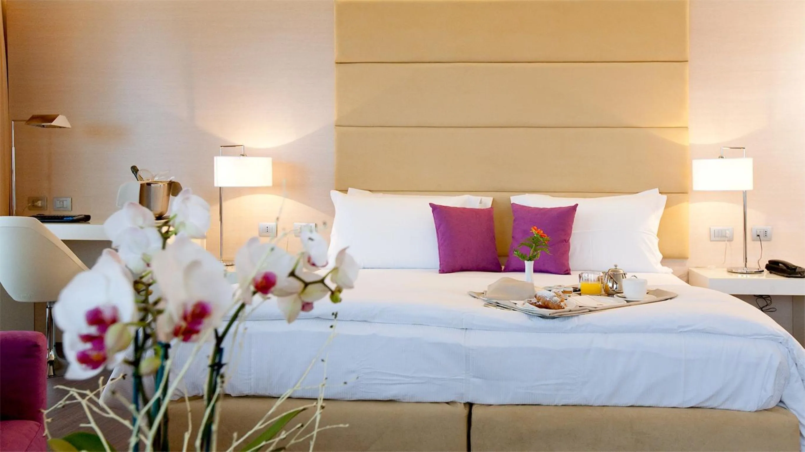 Standard Double Room with Side Sea View in Laguna Palace Hotel Grado