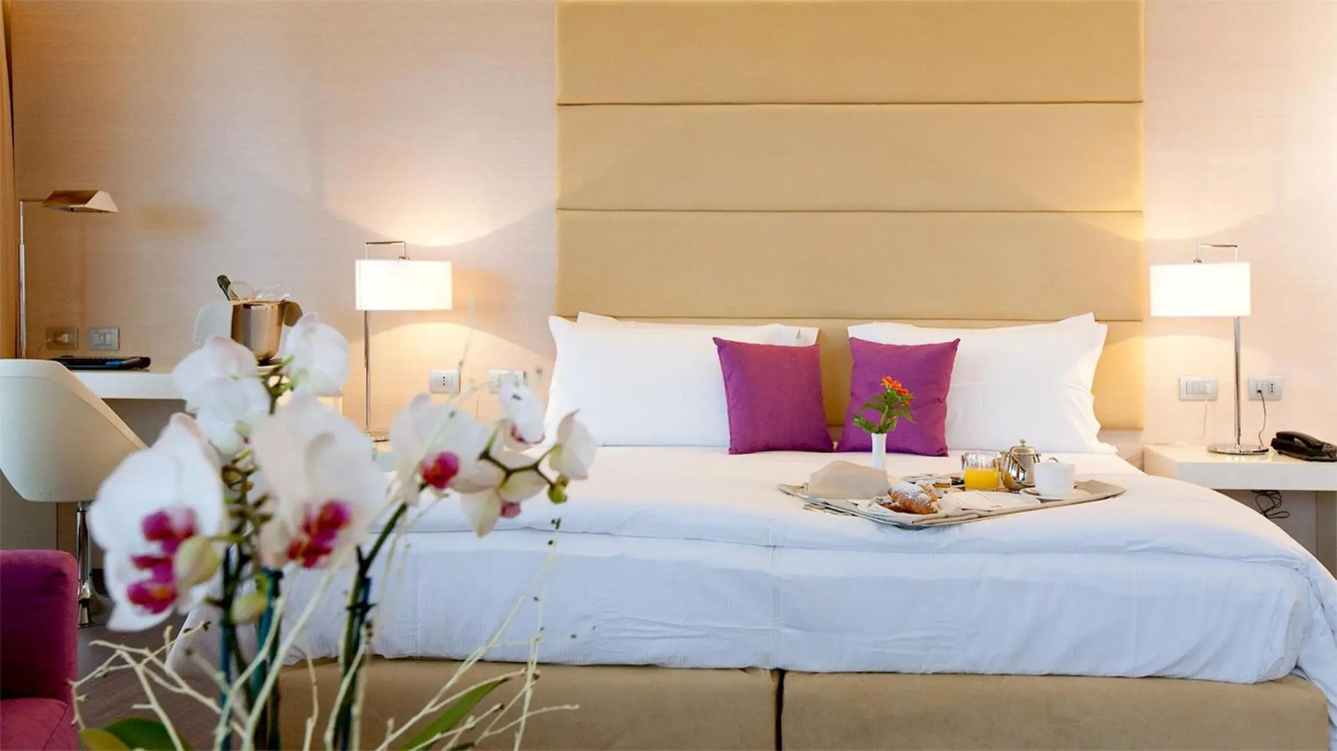 Standard Double Room with Side Sea View in Laguna Palace Hotel Grado Standard Double Room with Side Sea View in Laguna Palace Hotel Grado