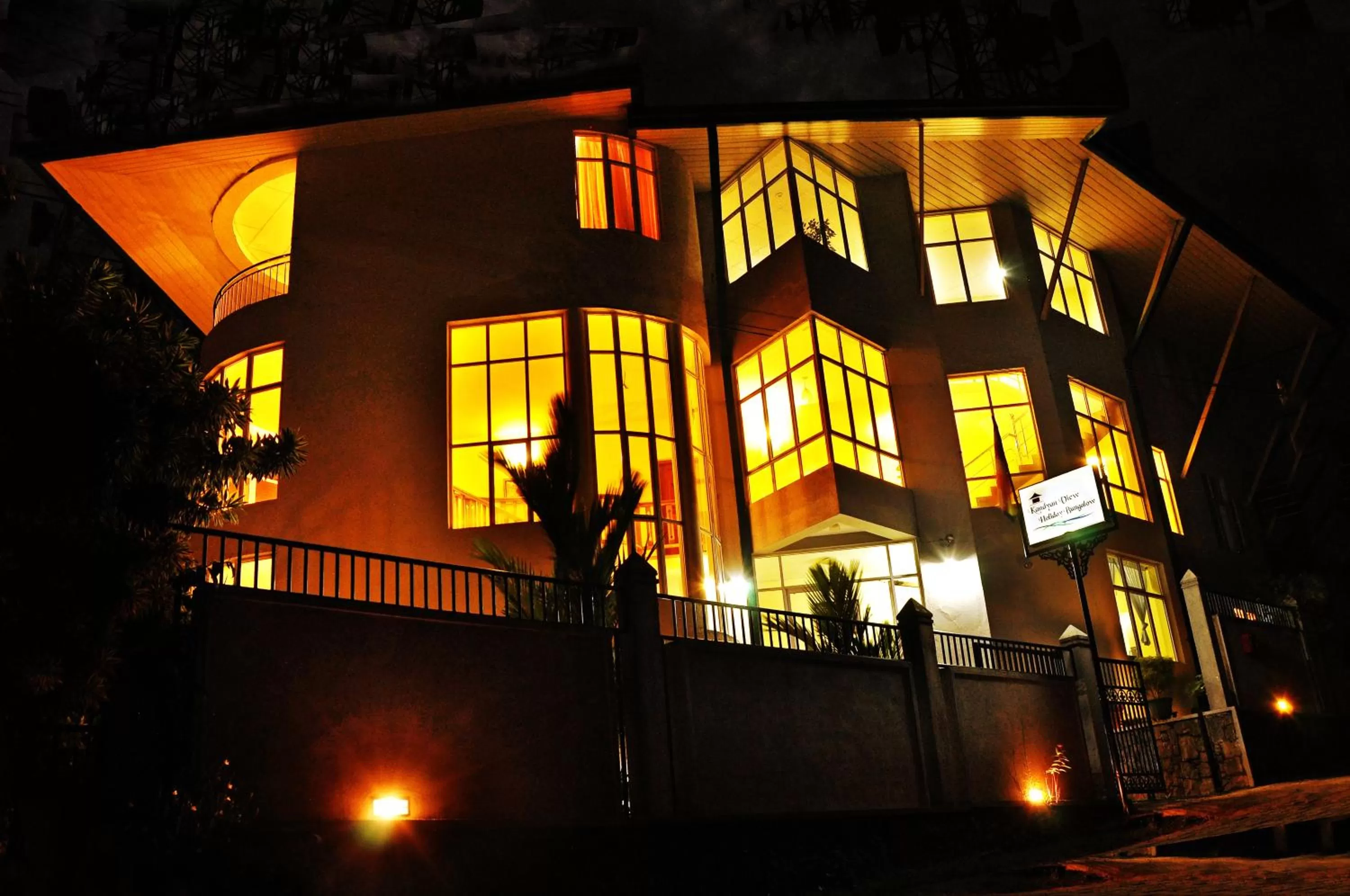 Property building in Kandyan View Holiday Bungalow free pickup from kandy