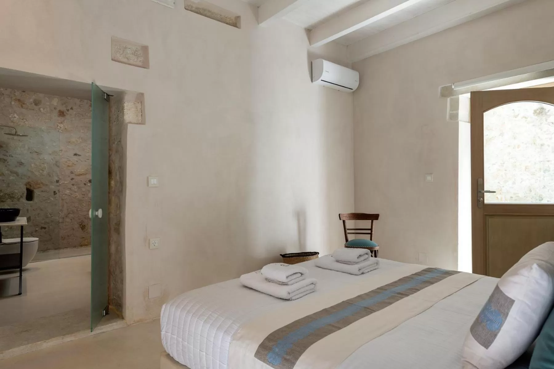 Bed in Sutor Chic Manor hotel