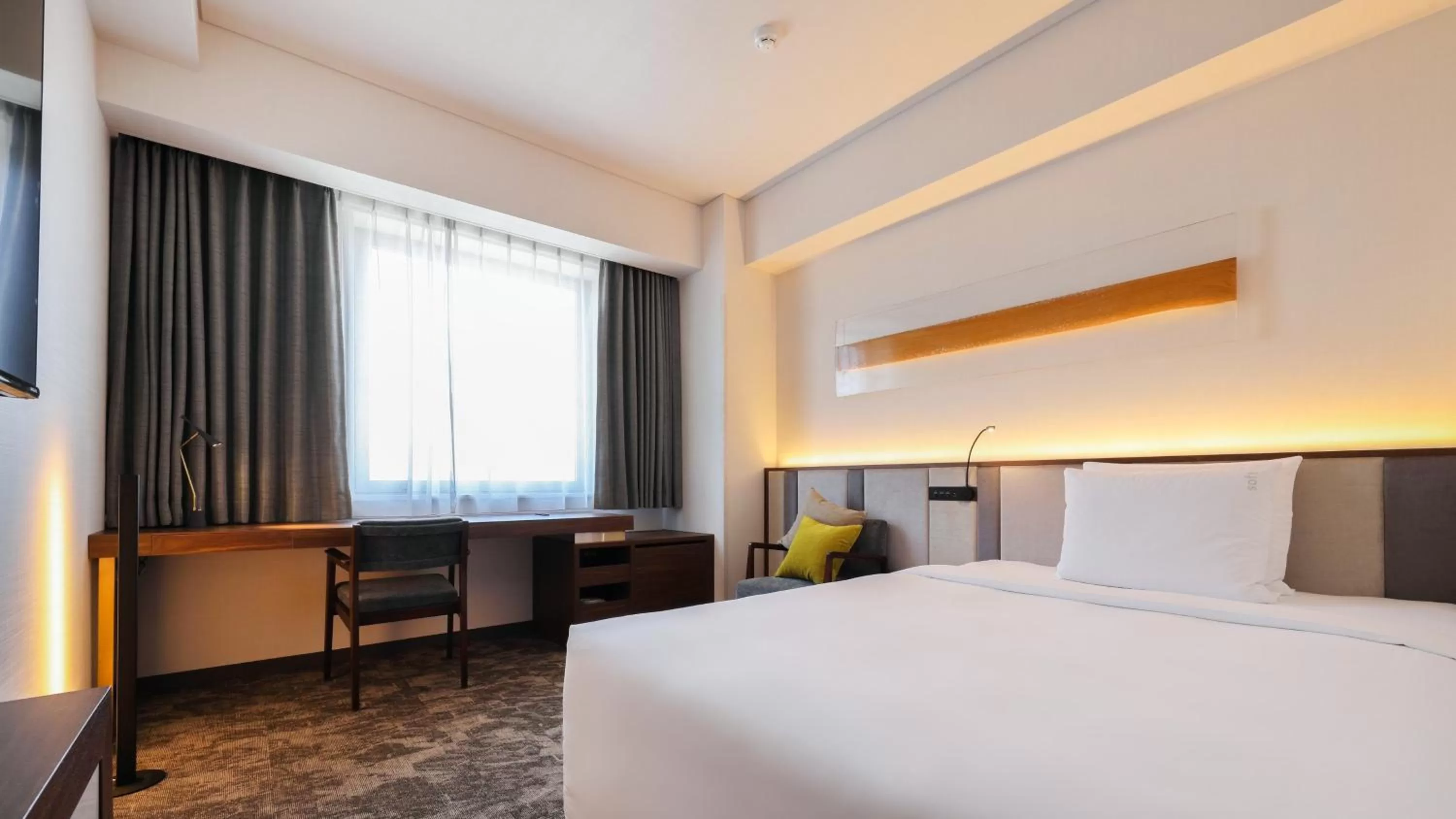 Photo of the whole room, Bed in ANA Holiday Inn Sendai by IHG