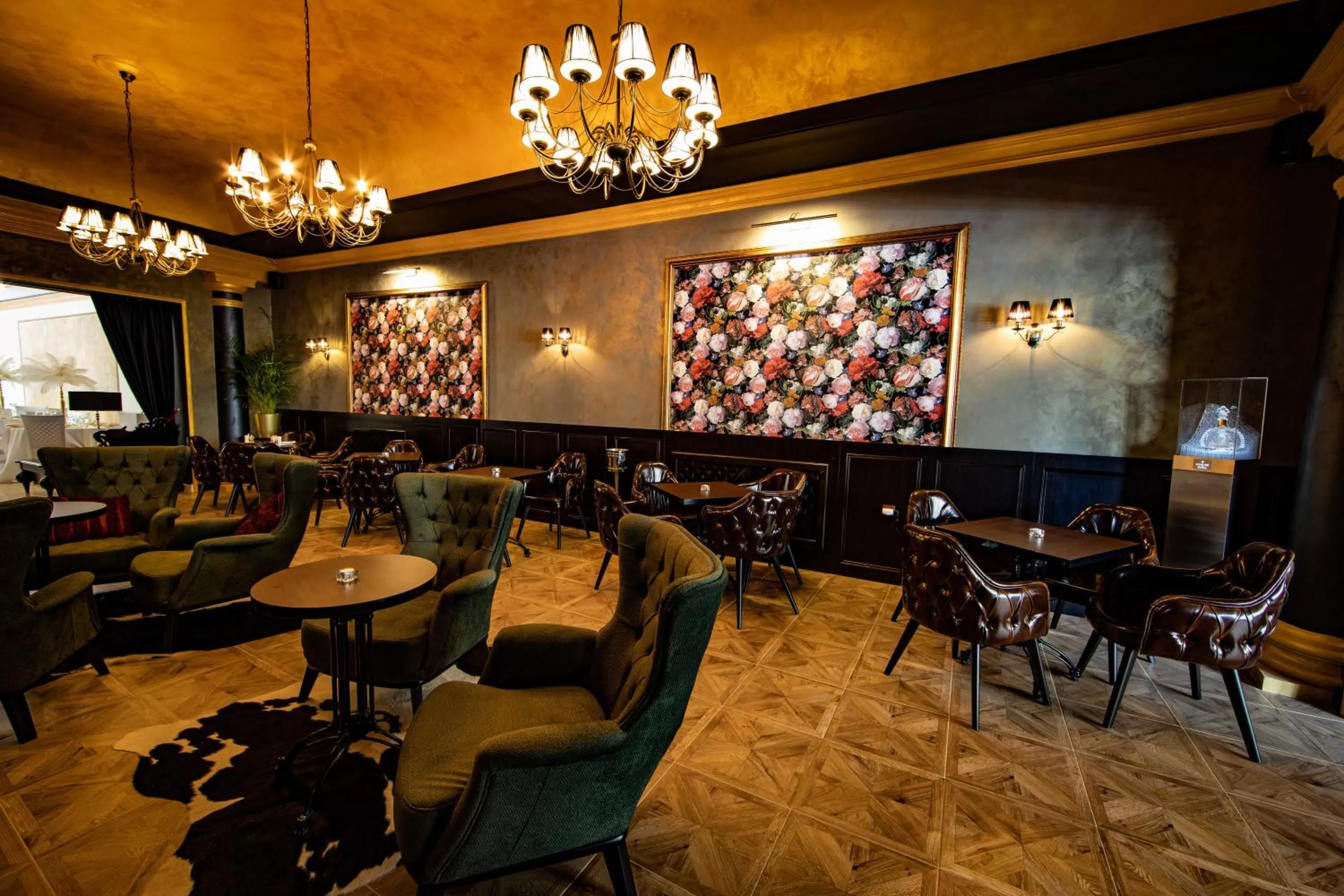 Lounge or bar in Hotel Capital with private wellness