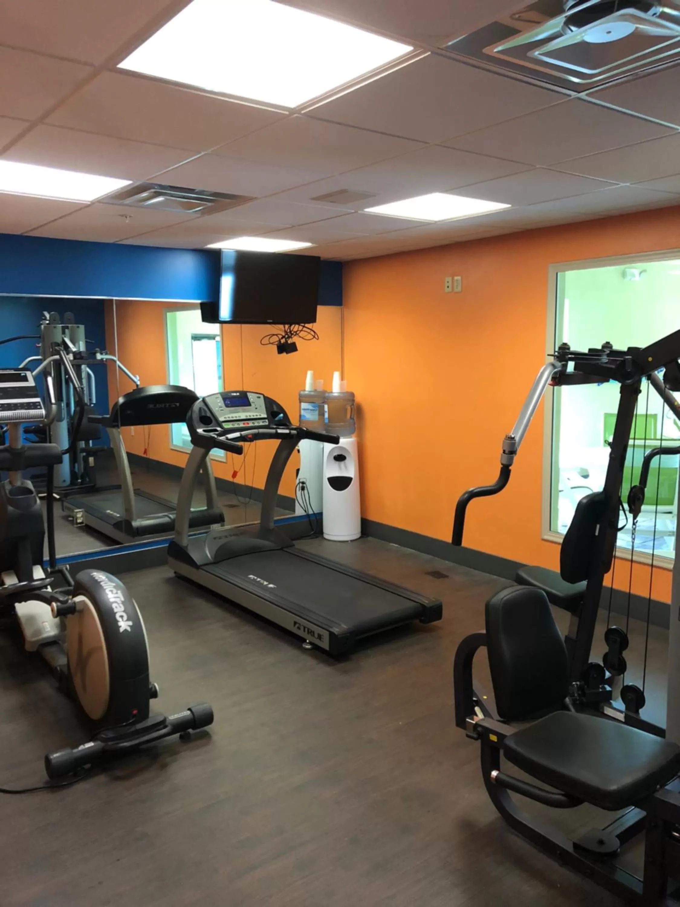 Fitness centre/facilities in Countryview Inn & Suites