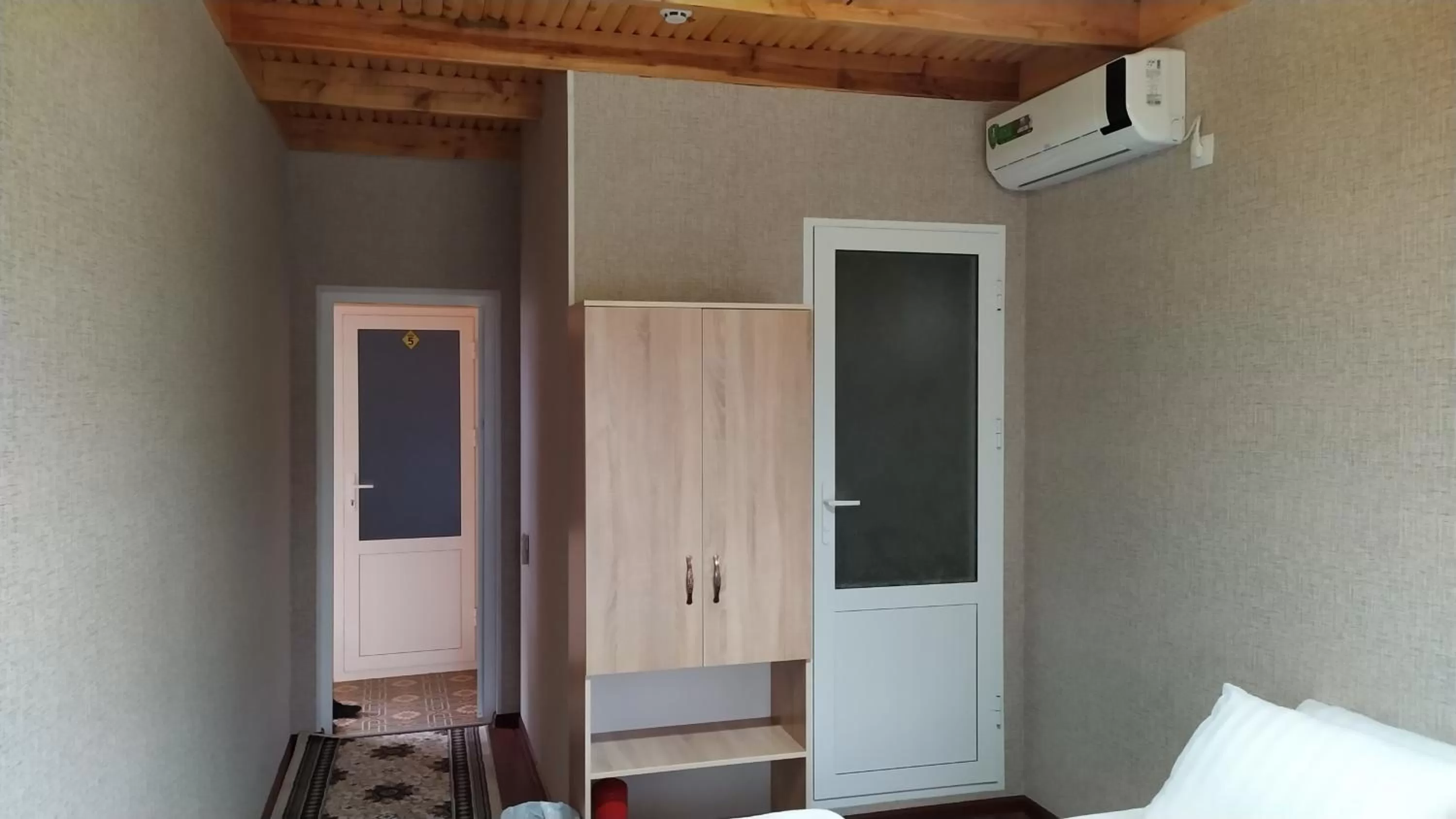 TV/Entertainment Center in Alisher B&B Chorbog'