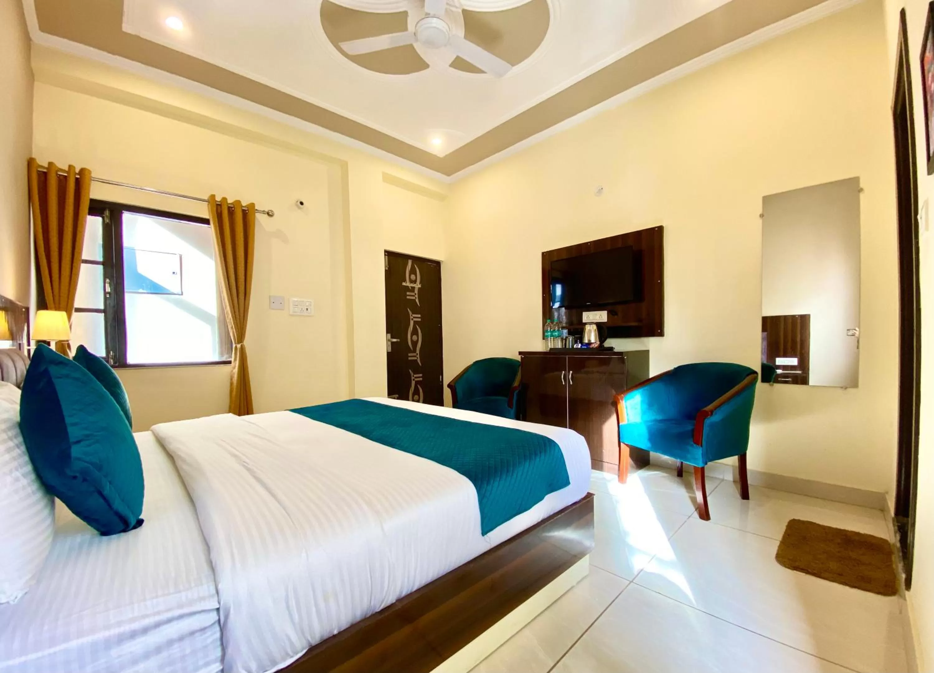 hair dresser, Bed in Tapovan New Residency - 5 minutes walk to Laxman jhula