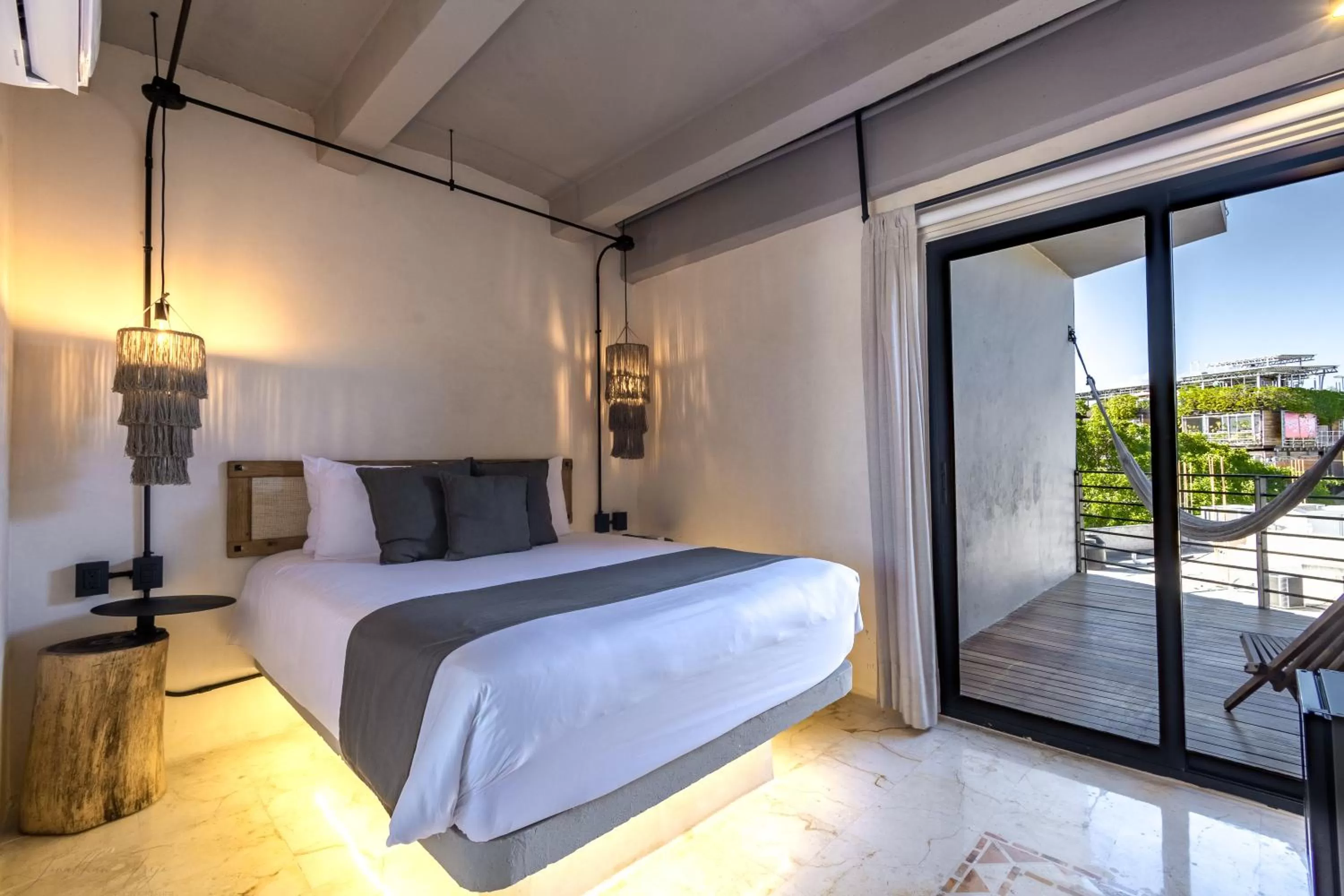 Deluxe Queen Room with Balcony in Caribbean Paradise Hotel & Spa - 5th Avenue