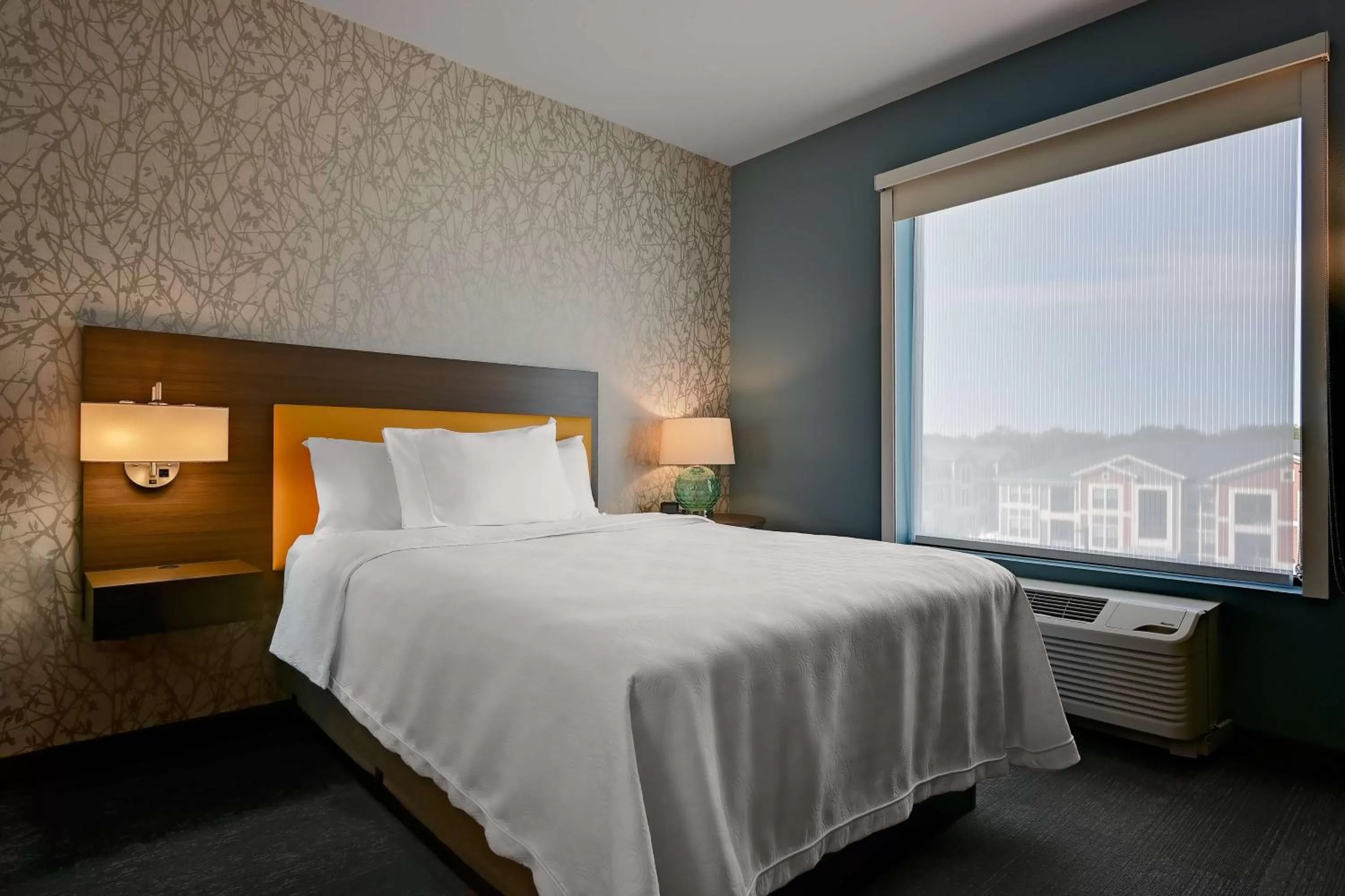 Bed in Home2 Suites By Hilton Temple