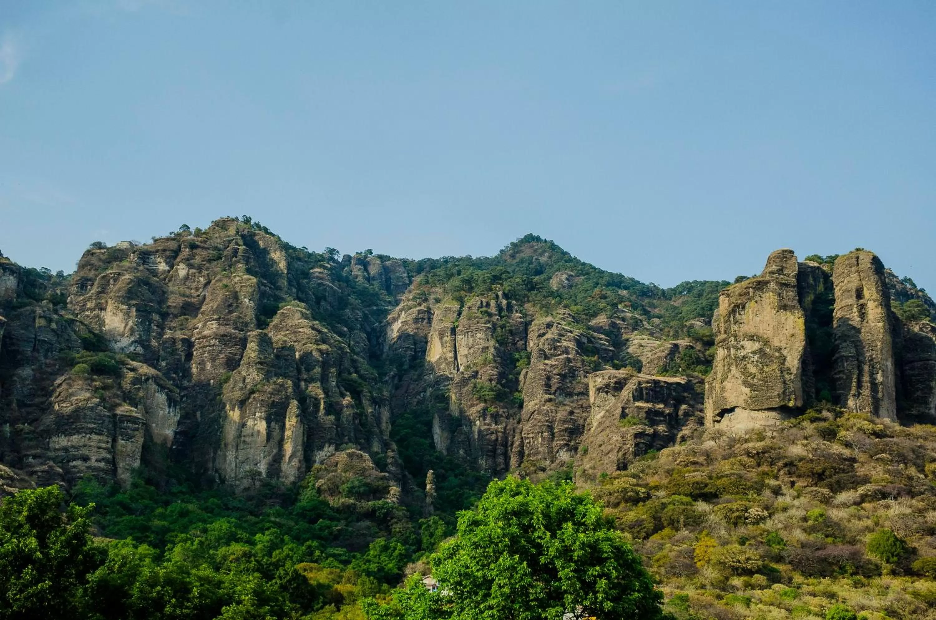 Mountain view in La Pirámide del Tepozteco