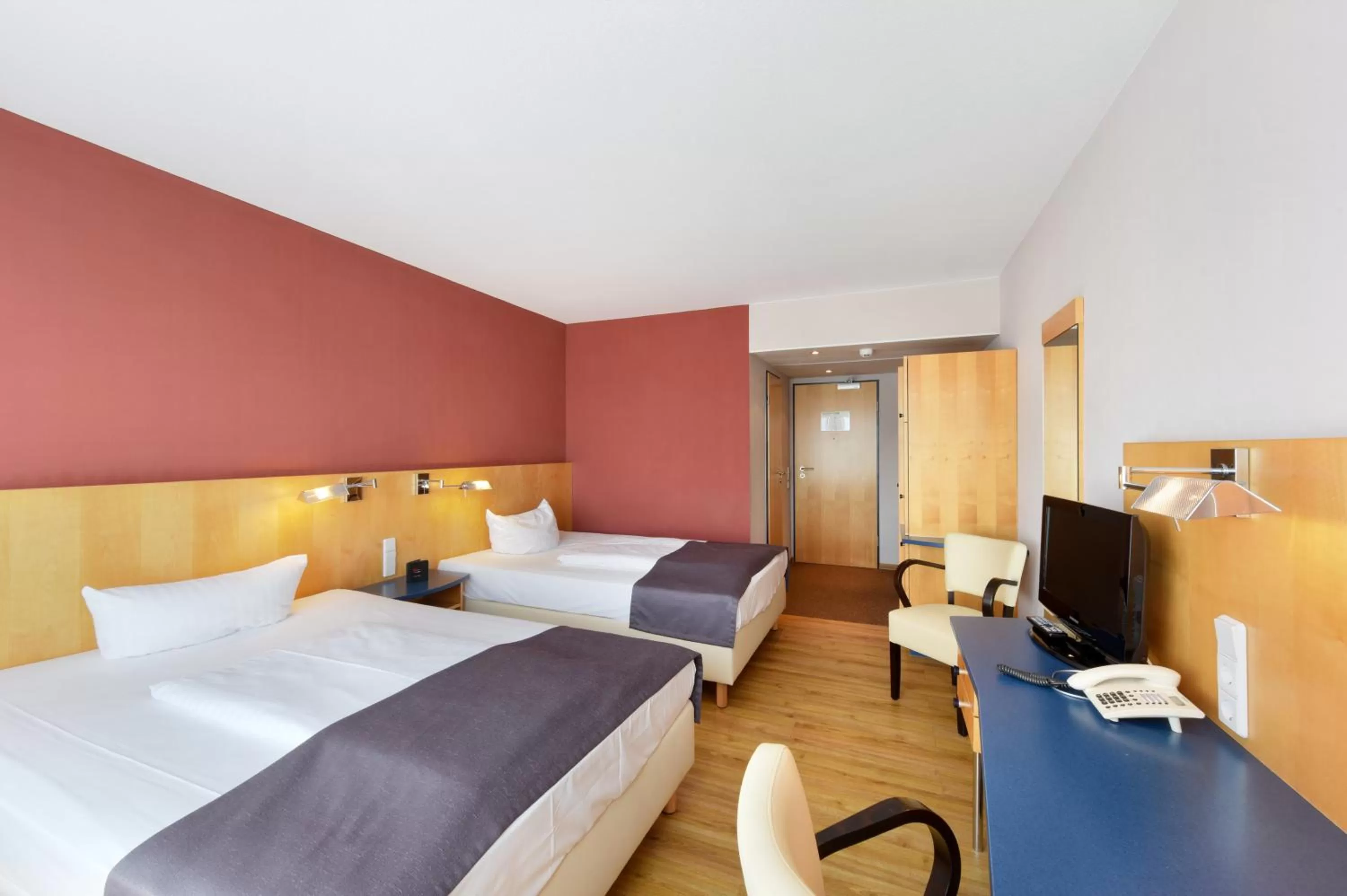 Photo of the whole room, Bed in Amedia Dresden Elbpromenade, Trademark Collection by Wyndham