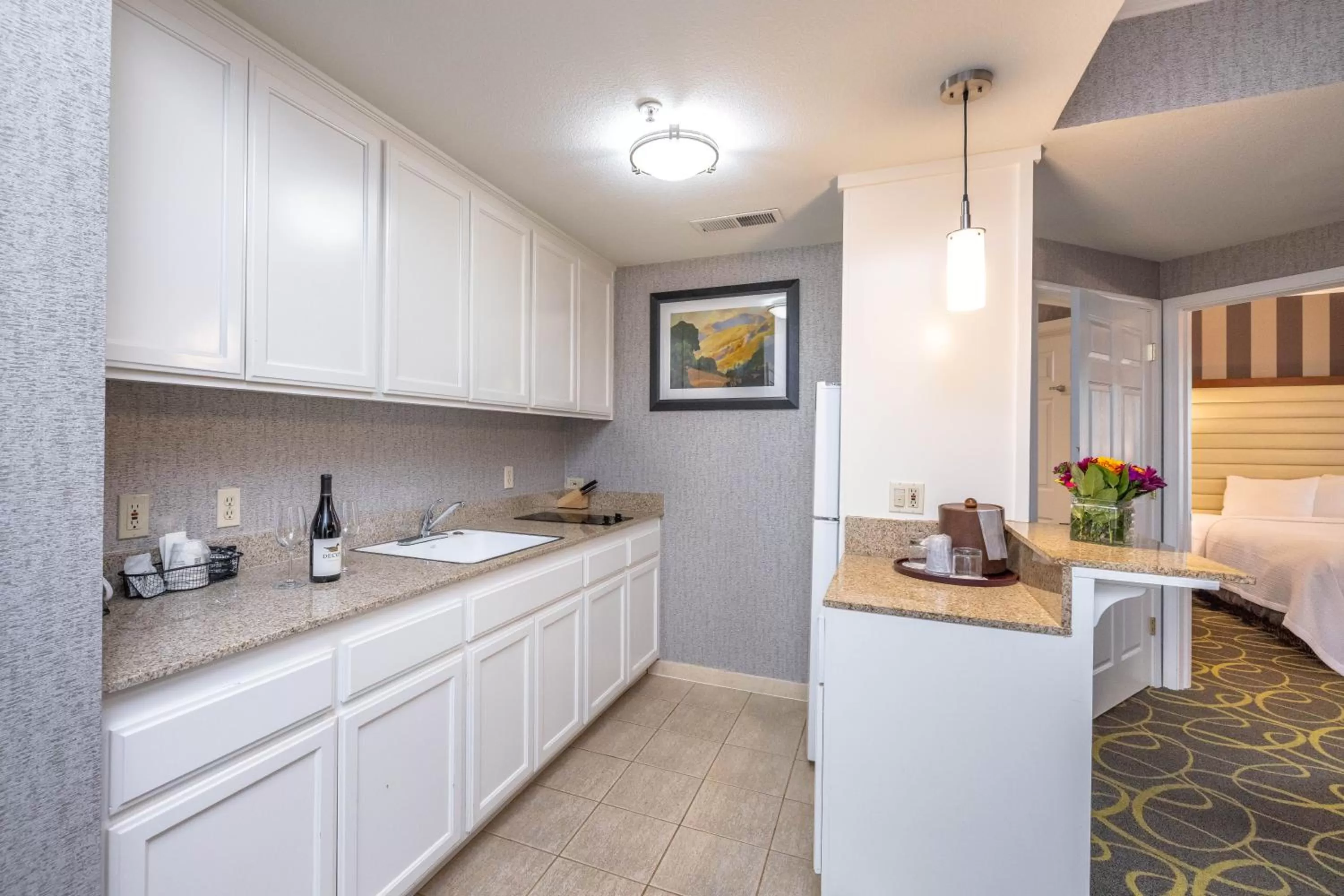 Kitchen or kitchenette, Bed in Best Western Plus Dixon Davis