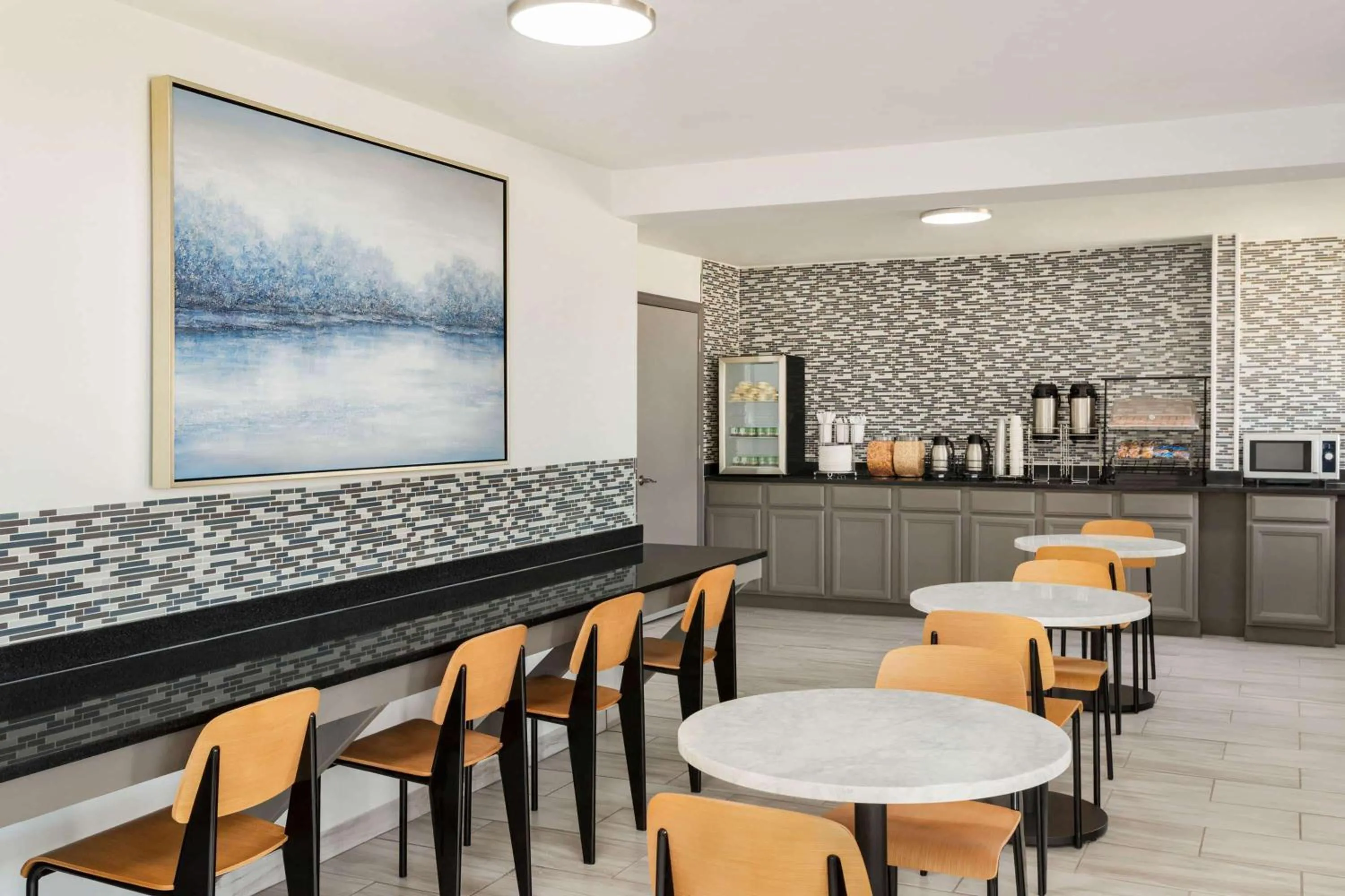 Restaurant/places to eat in Baymont by Wyndham Blackwell I-35