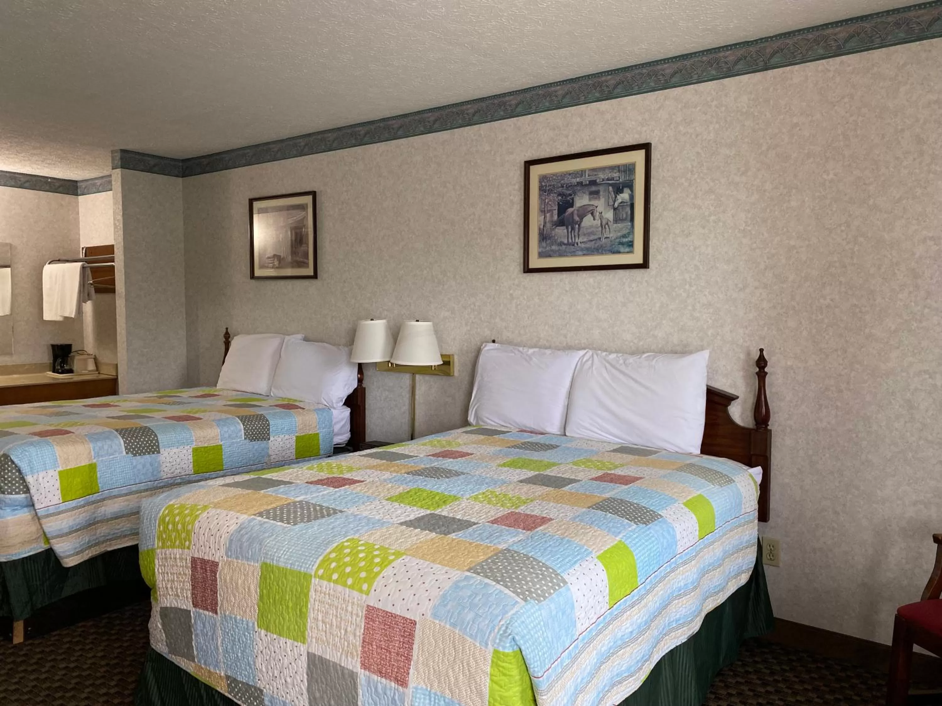 Bedroom, Bed in Americas Inn Bardstown