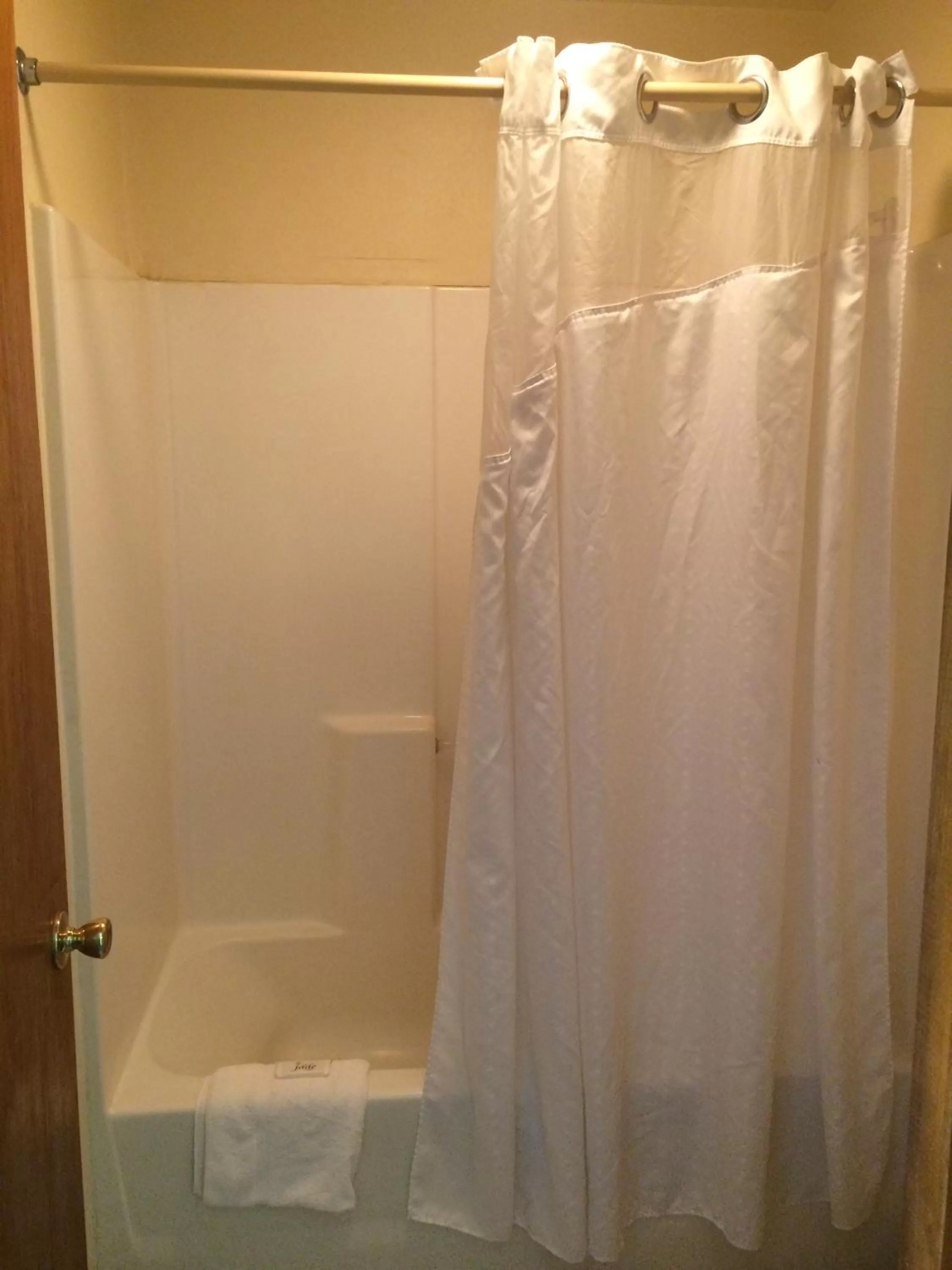 Bathroom in Western Motel - Camilla