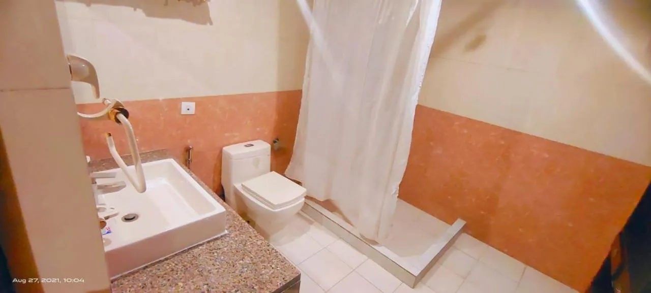 Shower in Zenith Hotel - Delhi Airport