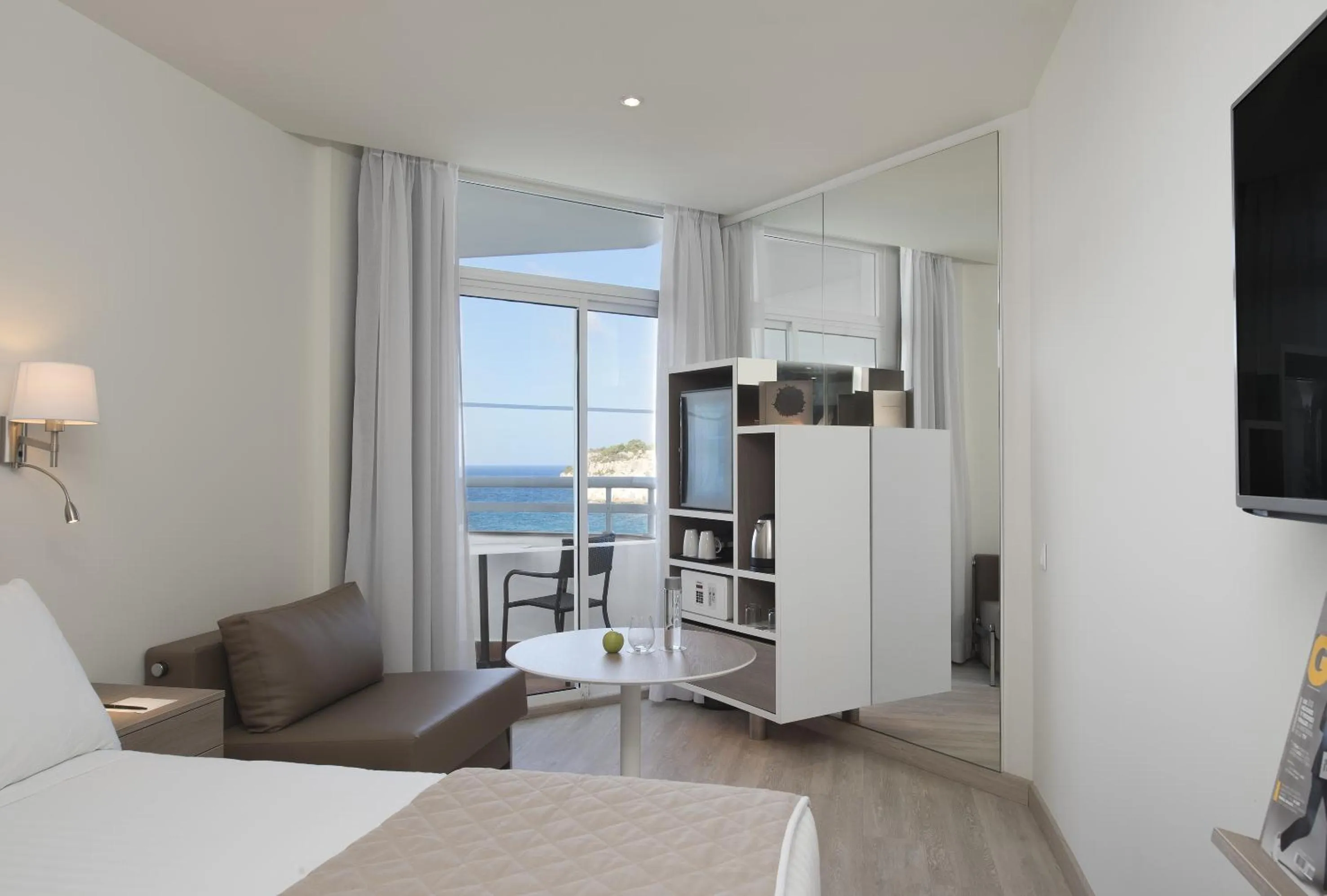 Balcony/Terrace, Bed in Meliá Cala Galdana