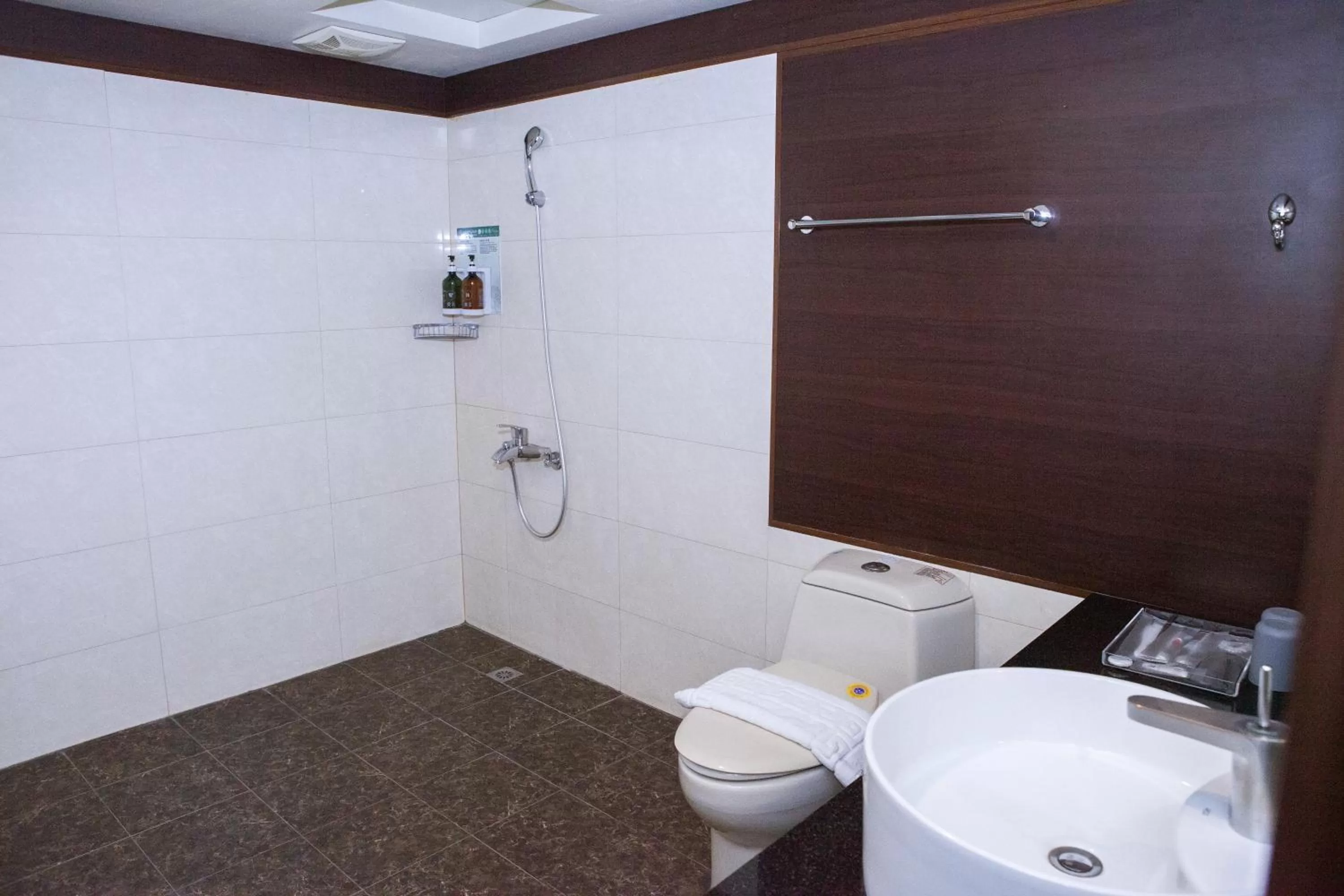 Shower in YUAI FU HAO Hotel