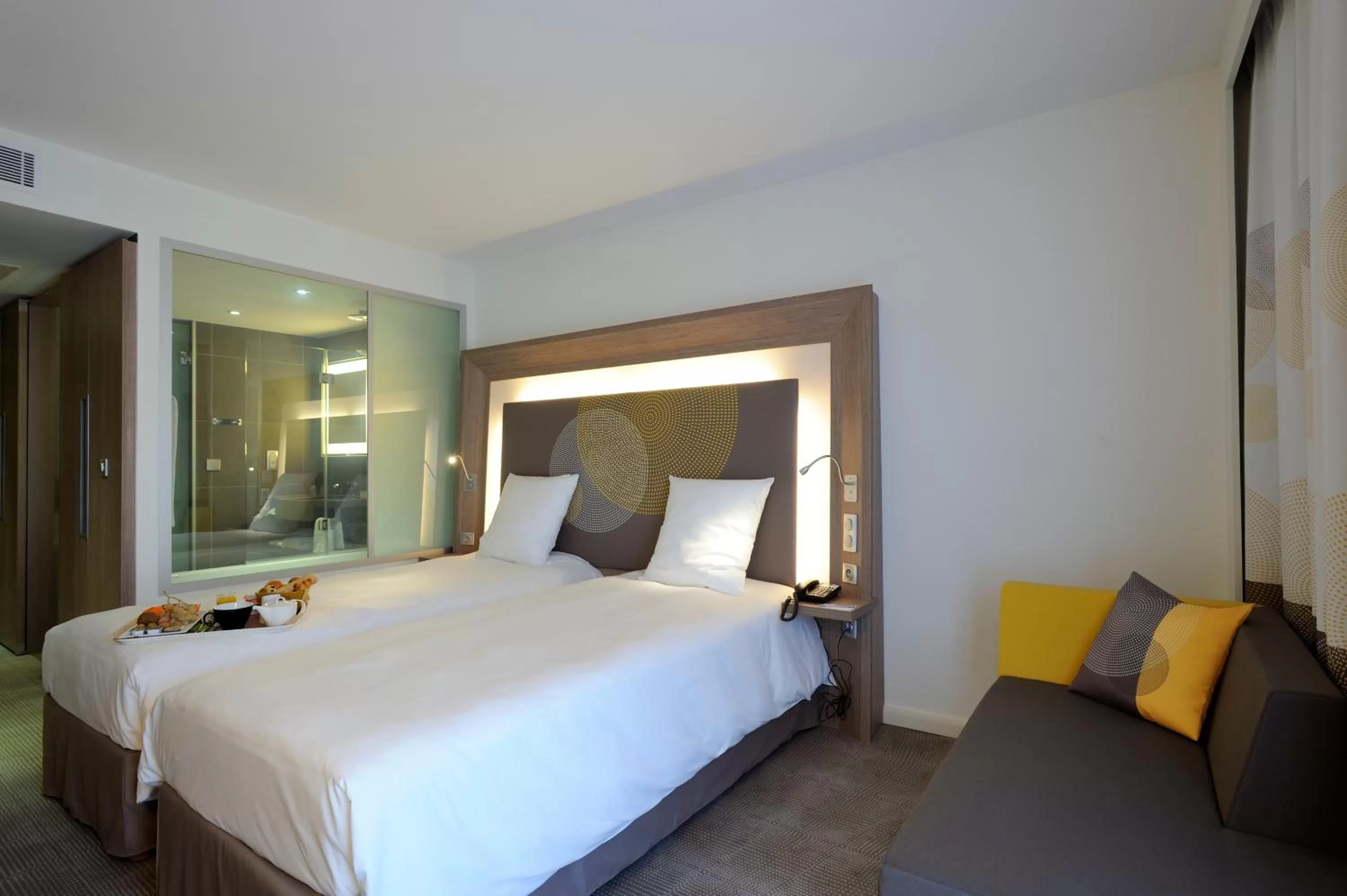 Classic Double Room with Bathtub in Novotel Avignon Centre