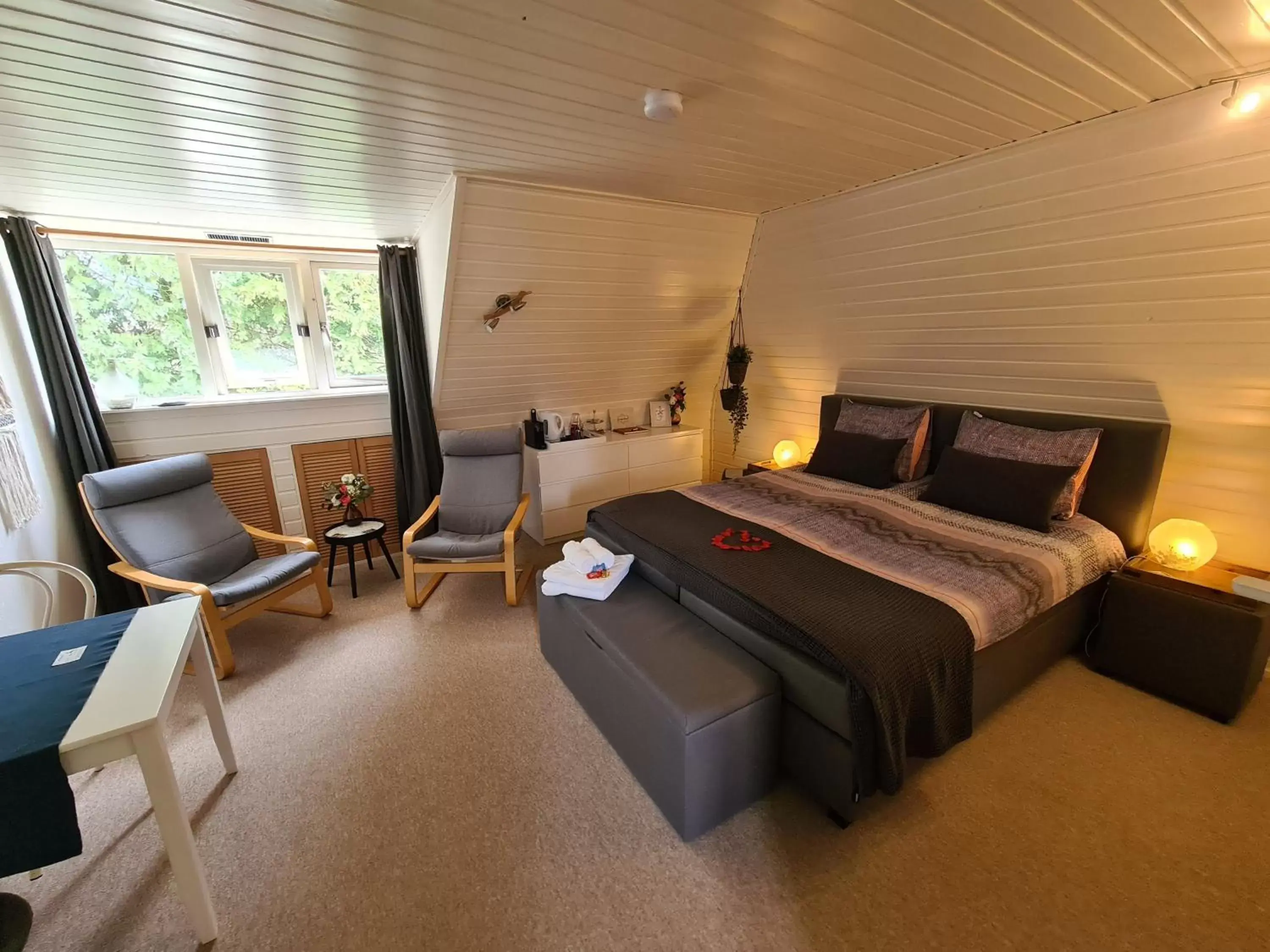 Double Room with Private Bathroom in B&B De Loenense Bossen Double Room with Private Bathroom in B&B De Loenense Bossen