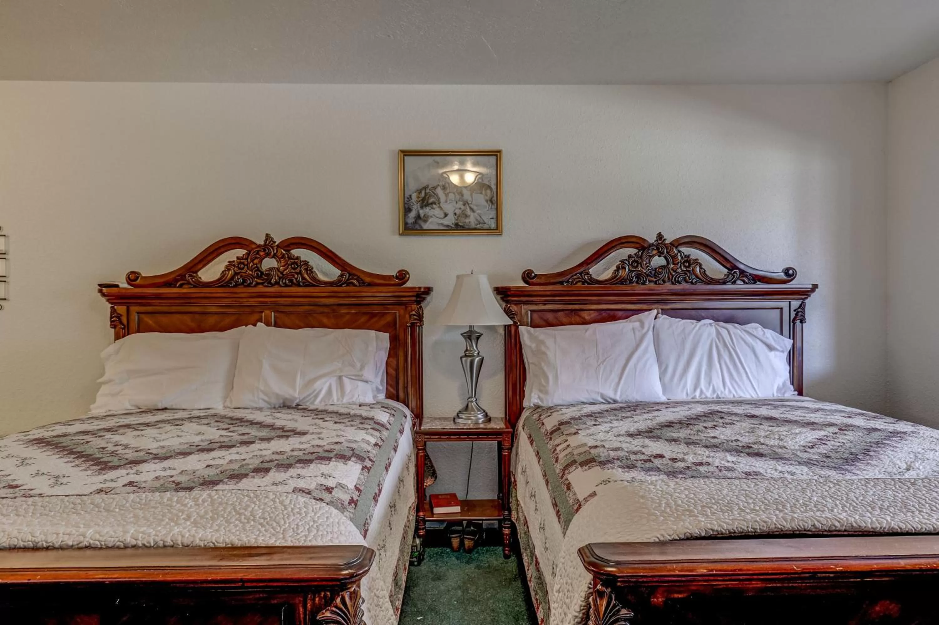 Bed in THE SNUGGLE INN