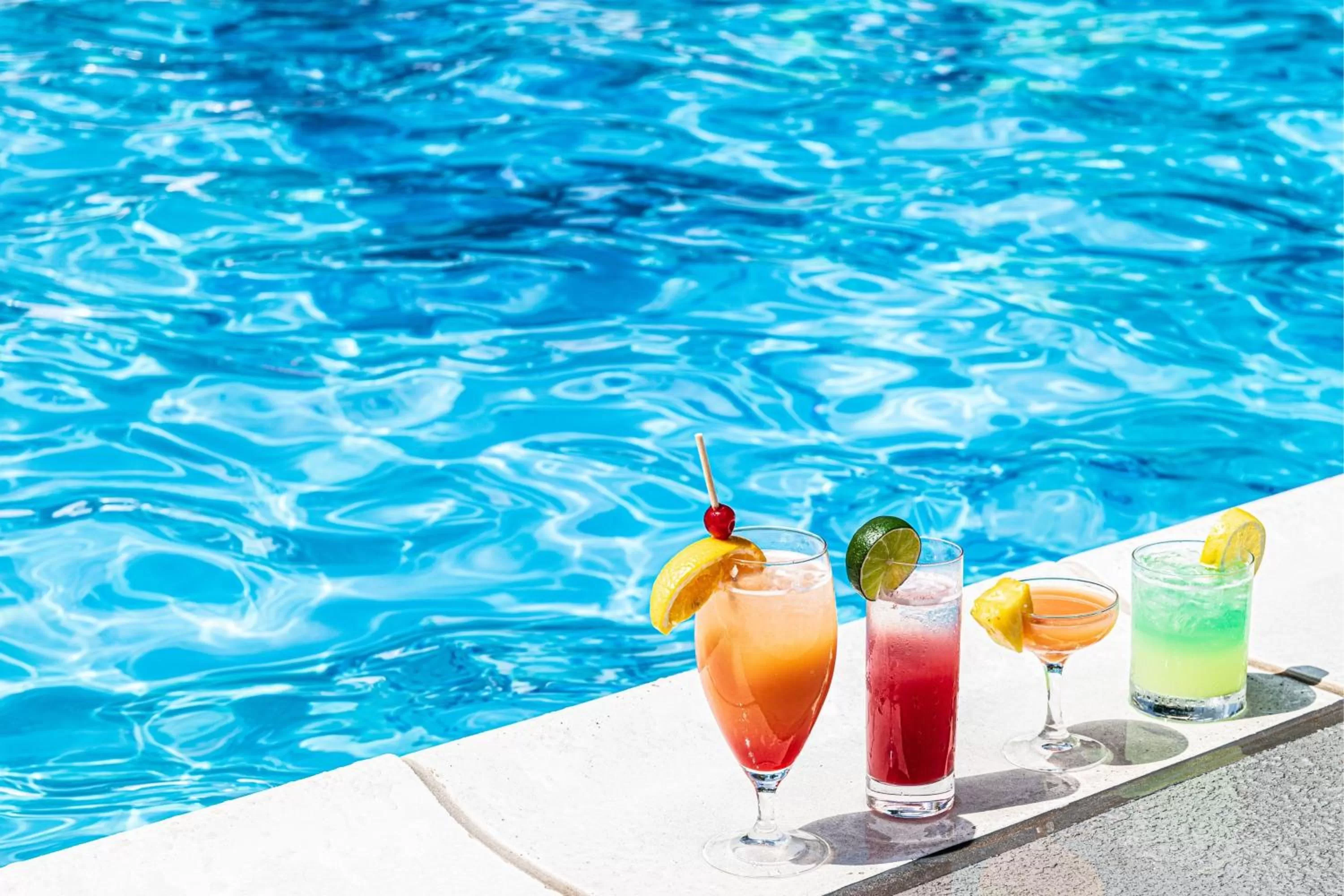 Swimming pool in Marriott Lexington Griffin Gate Golf Resort & Spa