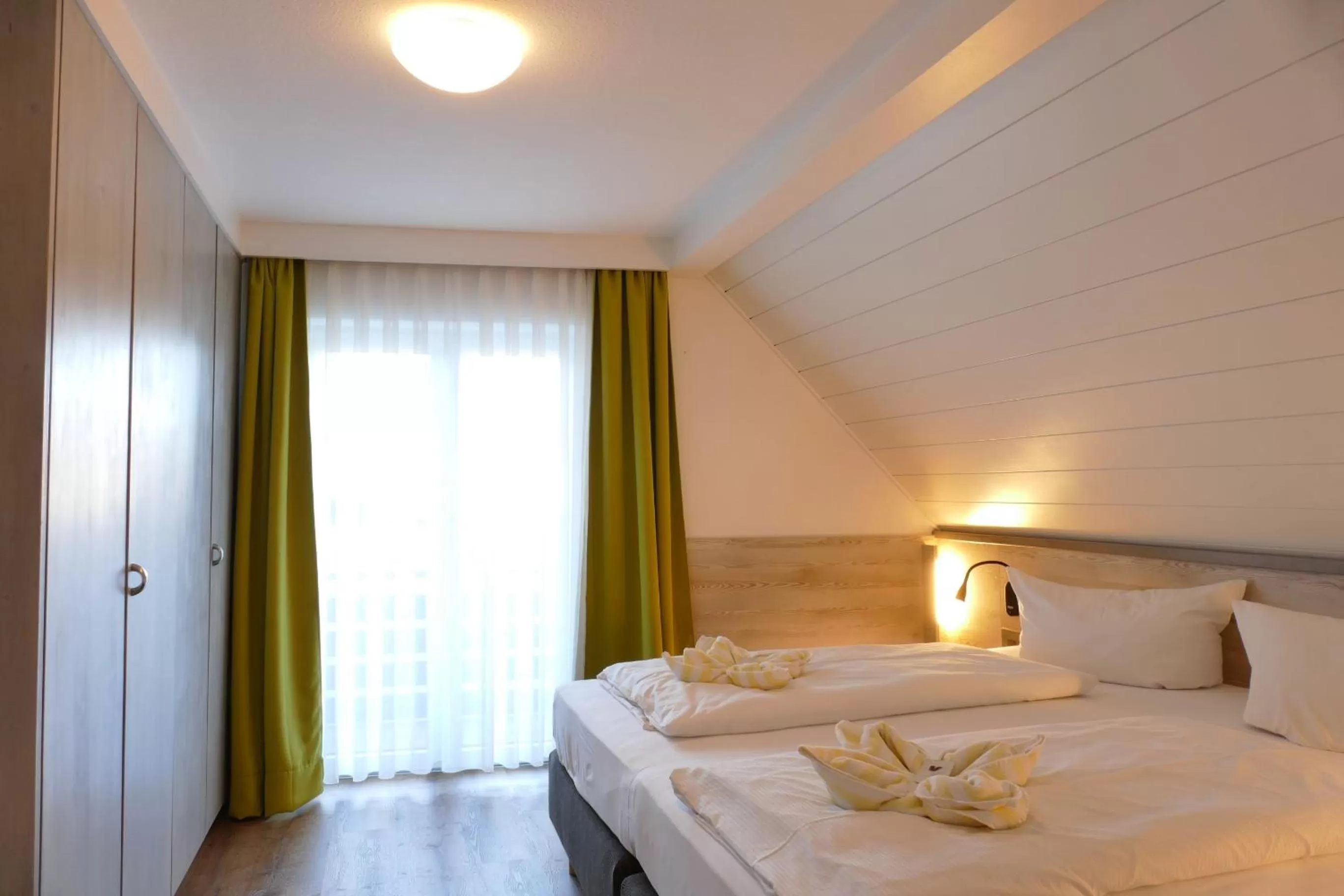 Photo of the whole room, Bed in Altstadt-Hotel Zum Hechten