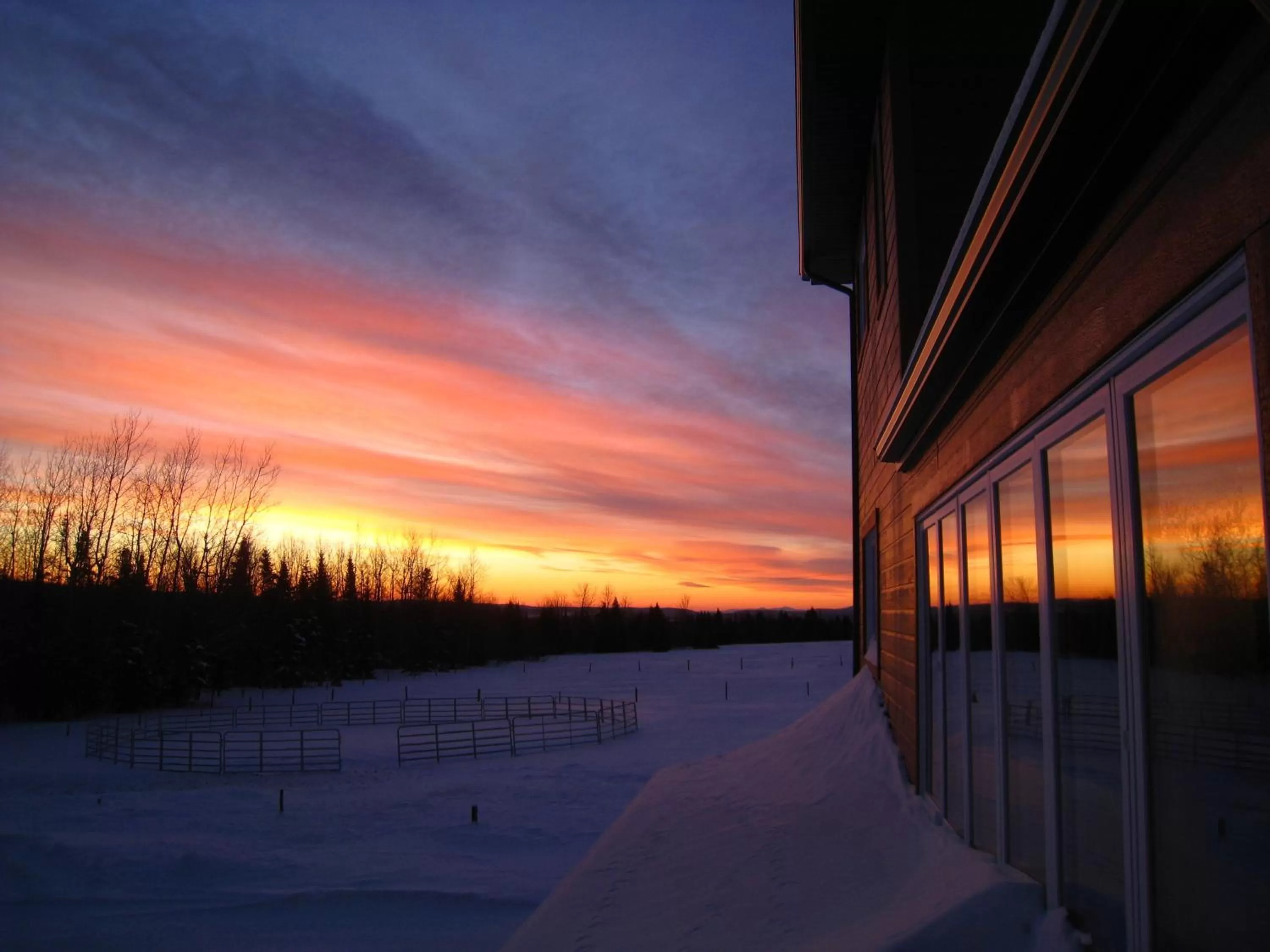 Facade/entrance, Sunrise/Sunset in Le Gîte Ambrelane