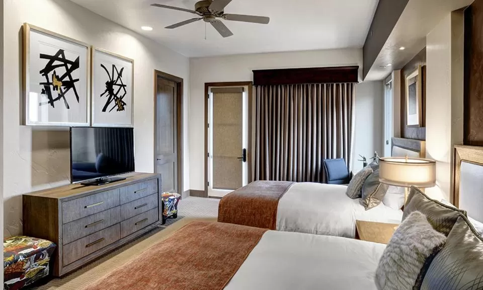 Bed in Garden of the Gods Resort & Club