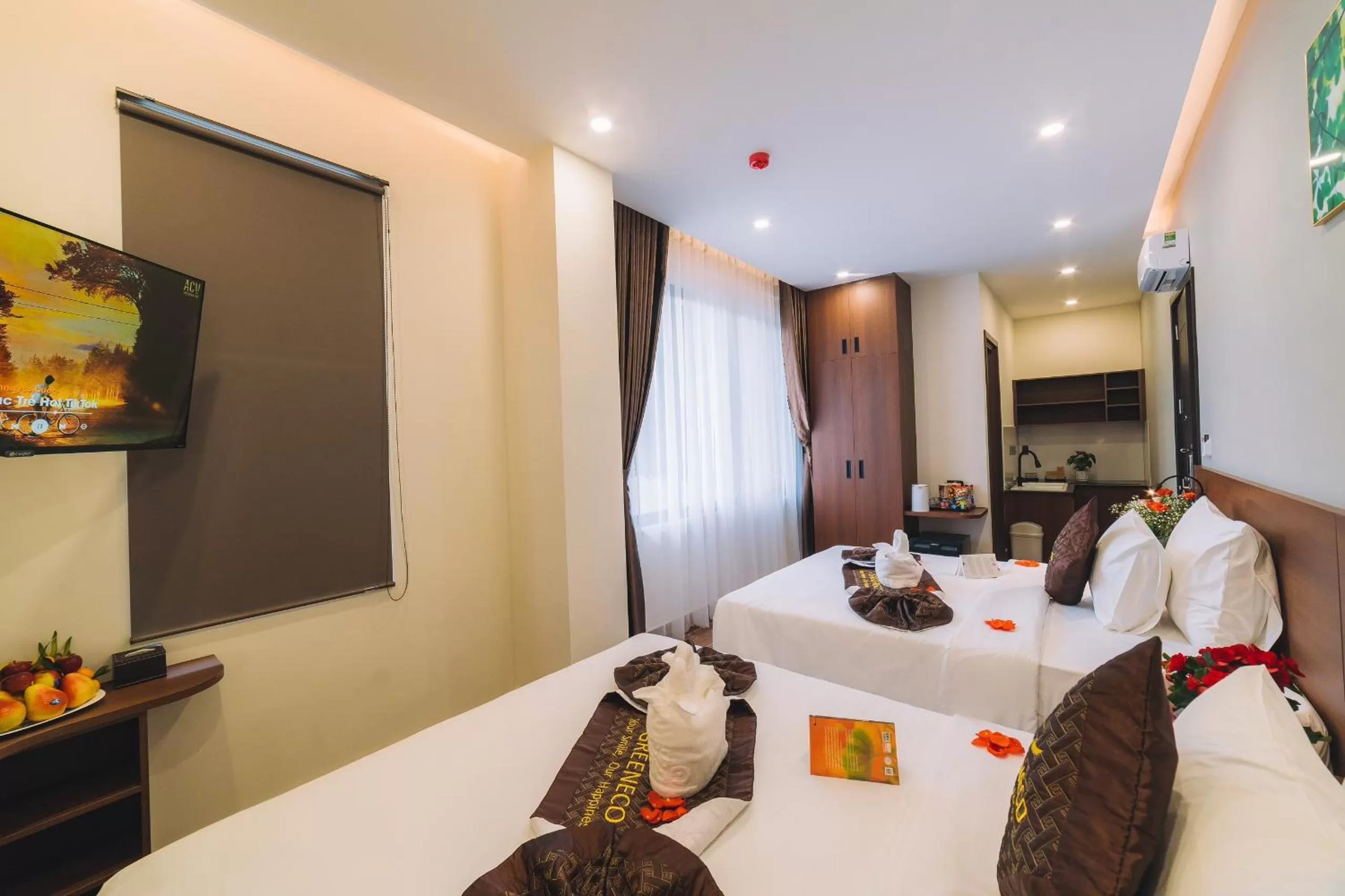 Shower, Bed in GREENECO DA LAT HOTEL - Khách sạn Green Eco Đà Lạt