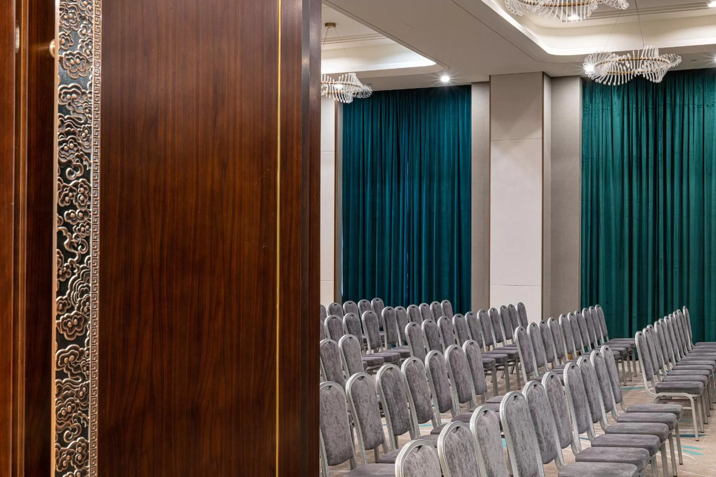 Meeting/conference room in Blossom Hotel Houston, Curio Collection by Hilton