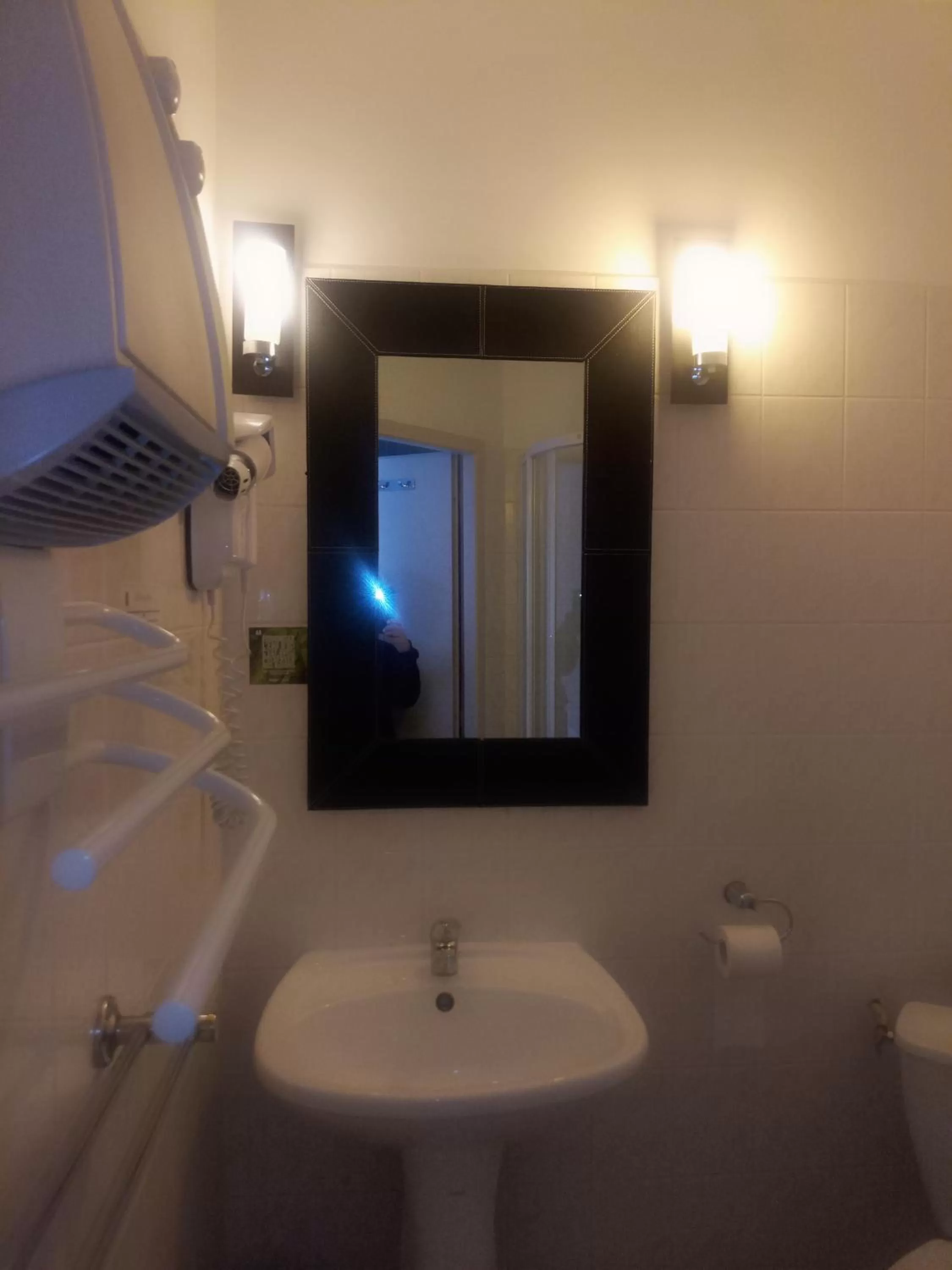 Bathroom in Logis Hôtel La Bastide des Oliviers