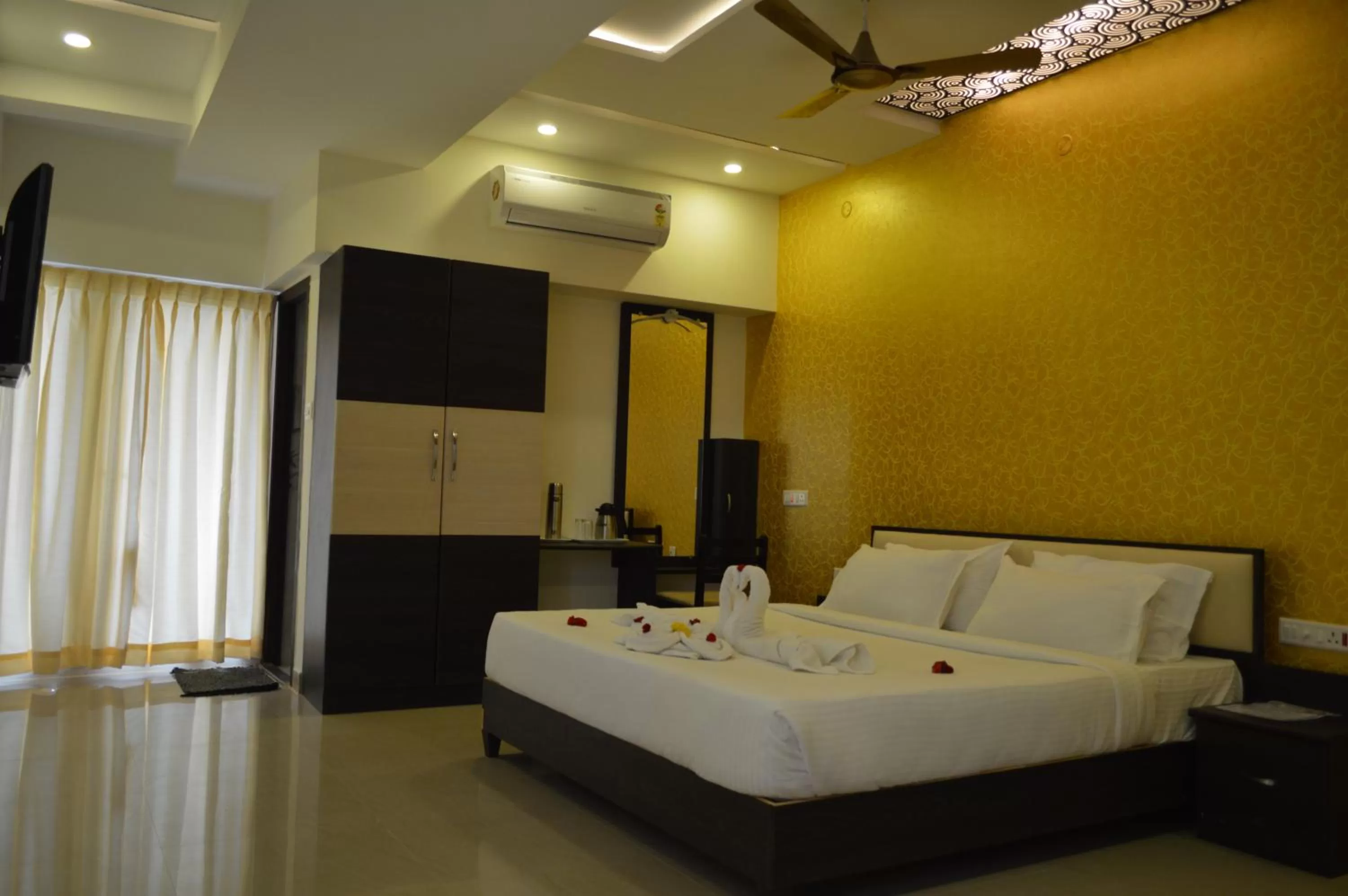 Bed in Hotel Ambai Grand