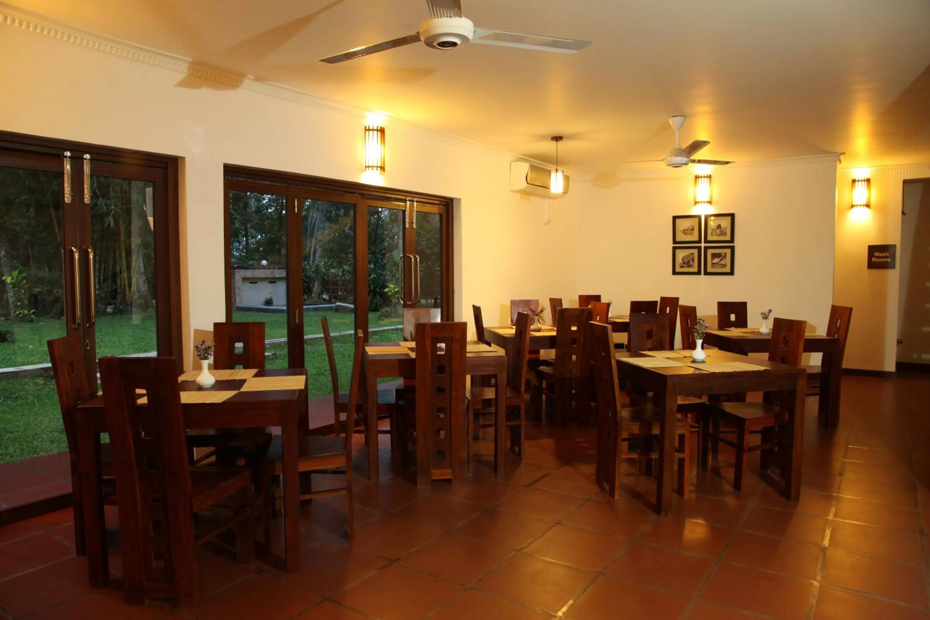 Restaurant/places to eat in Oreeka - Katunayake Airport Transit Hotels