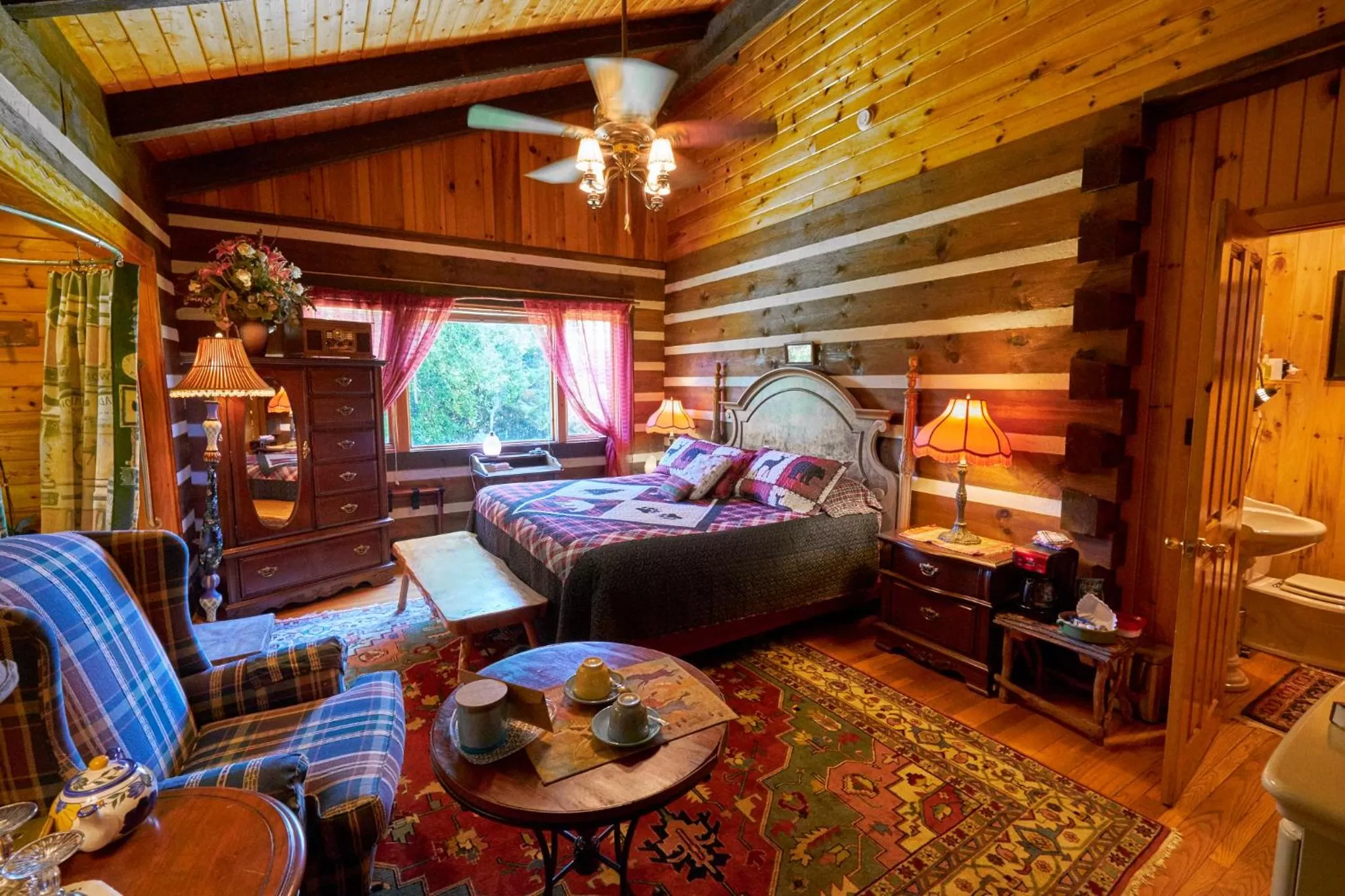 Creekwalk Inn Bed and Breakfast with Cabins