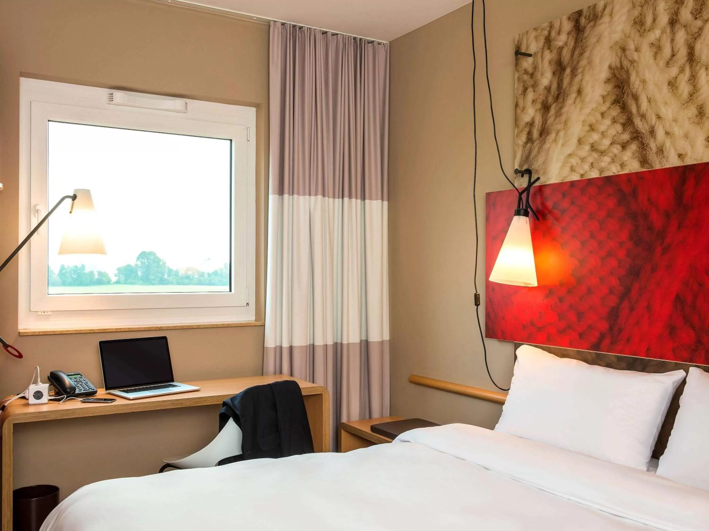 Photo of the whole room, Bed in Ibis München Airport Süd