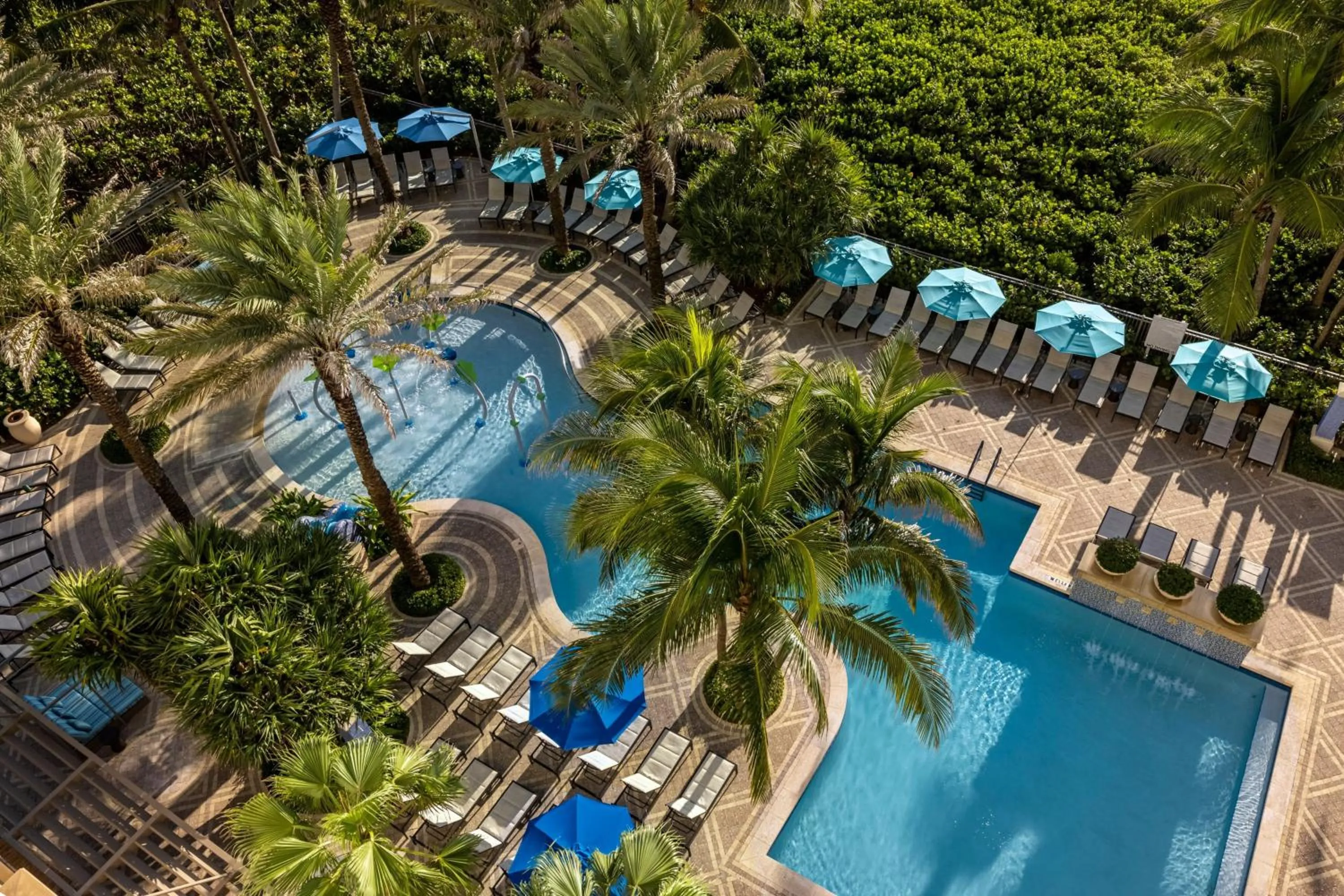 Swimming pool in Marriott's Oceana Palms