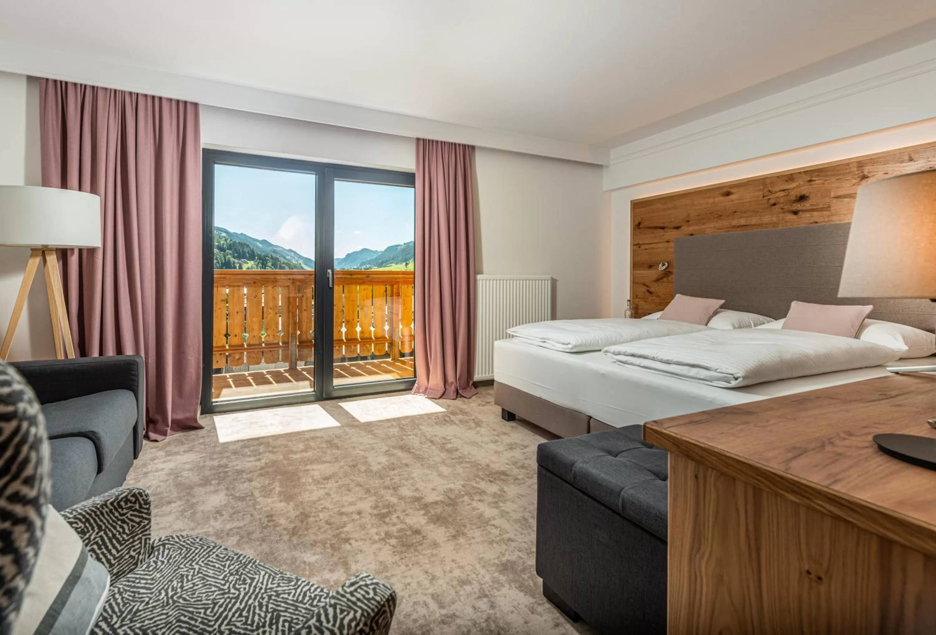 Photo of the whole room, Bed in Stadtvilla Schladming Boutiquehotel