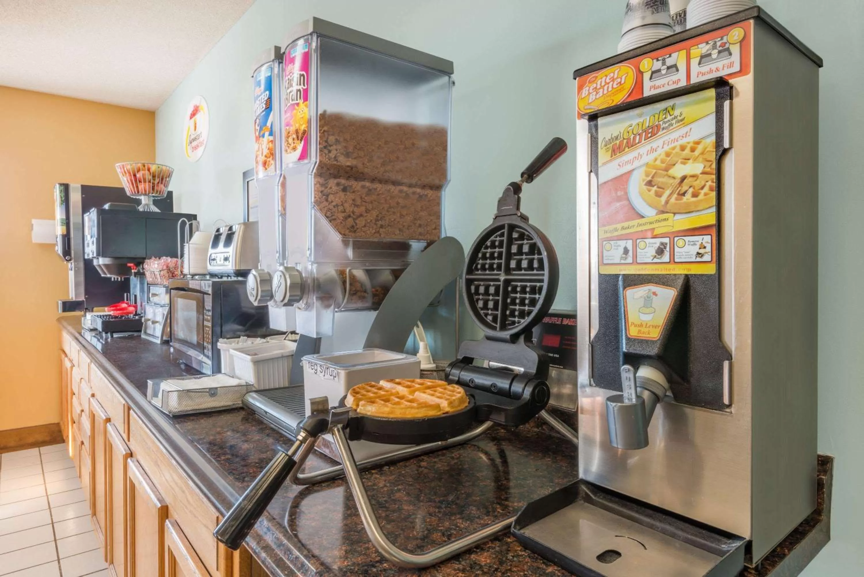 Restaurant/places to eat in Super 8 by Wyndham Wakeeney