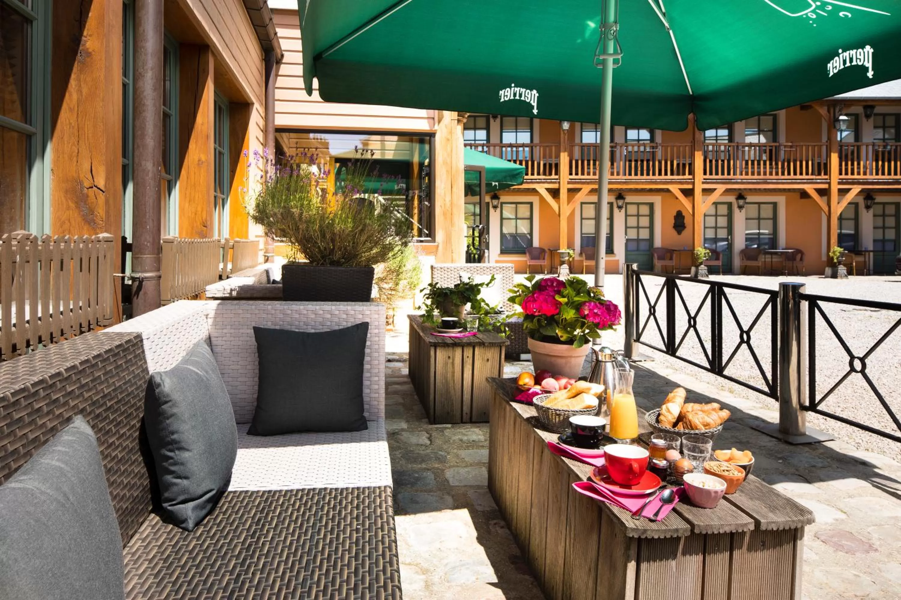 Food and drinks in Hotel et Spa Le Lion d'Or