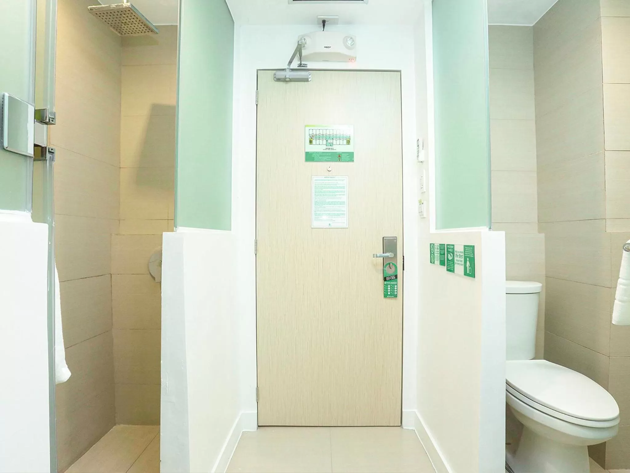 Shower in Go Hotels Timog