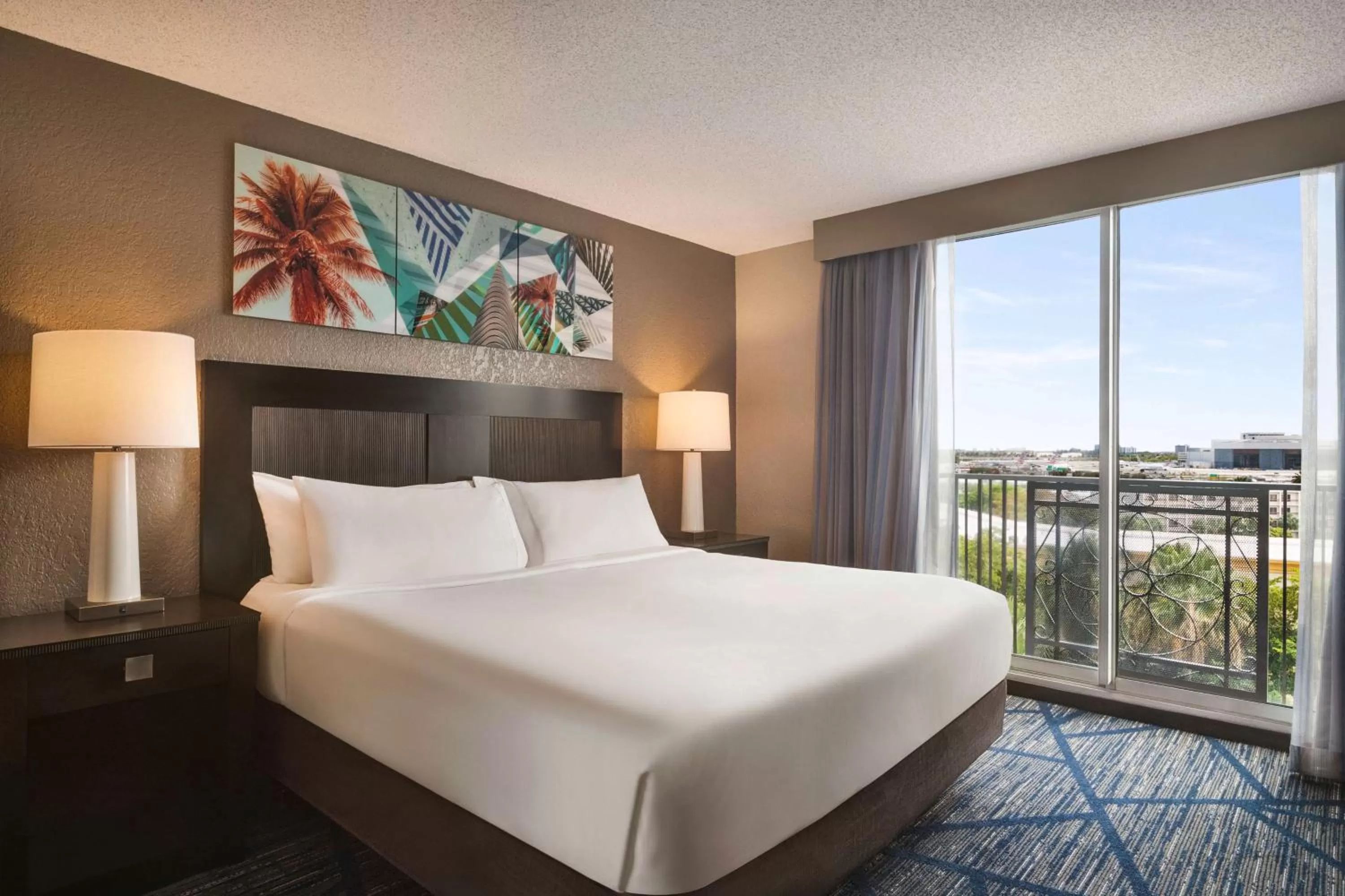 Bed in Embassy Suites by Hilton Miami International Airport