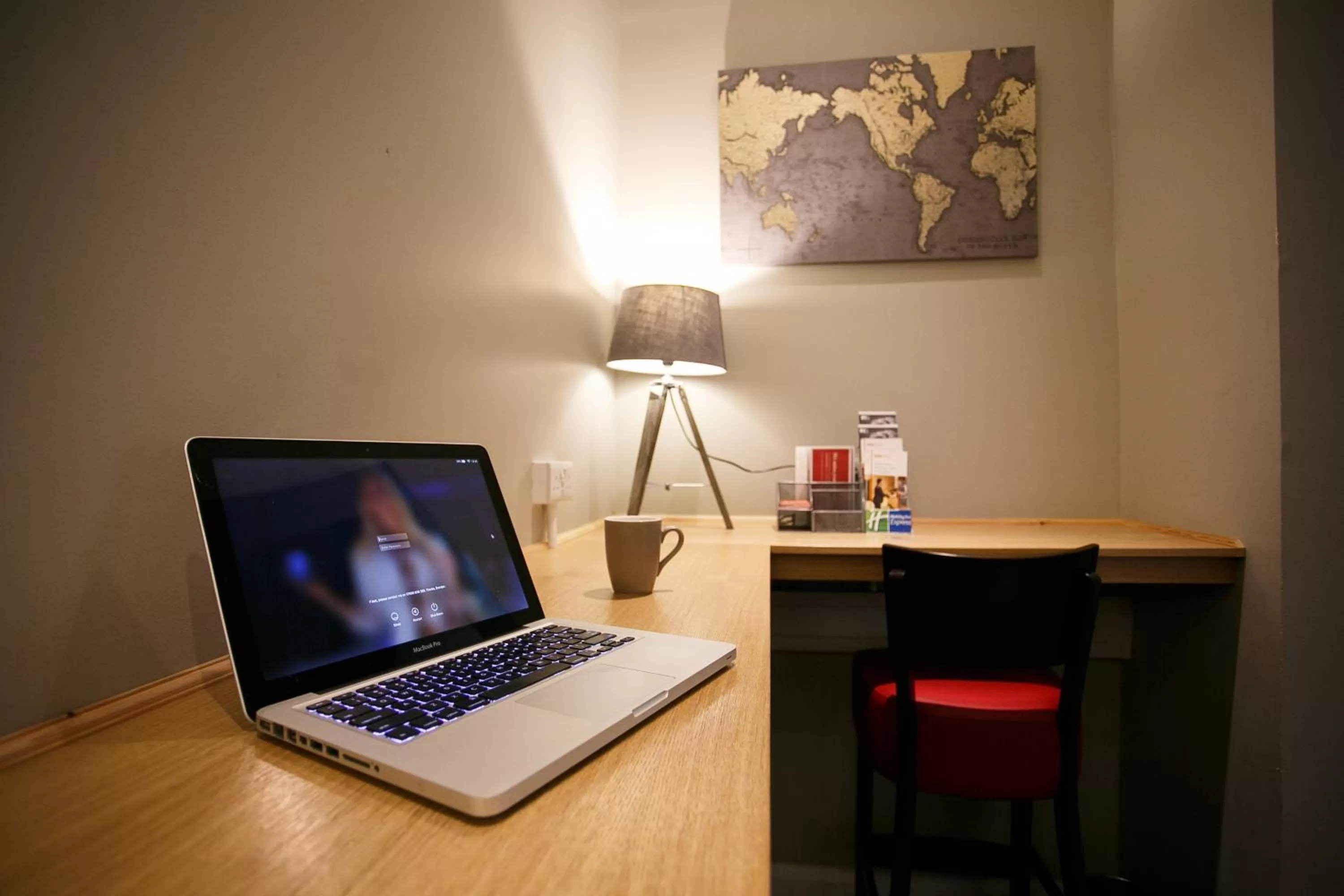 Lobby or reception in Holiday Inn Express Antrim by IHG