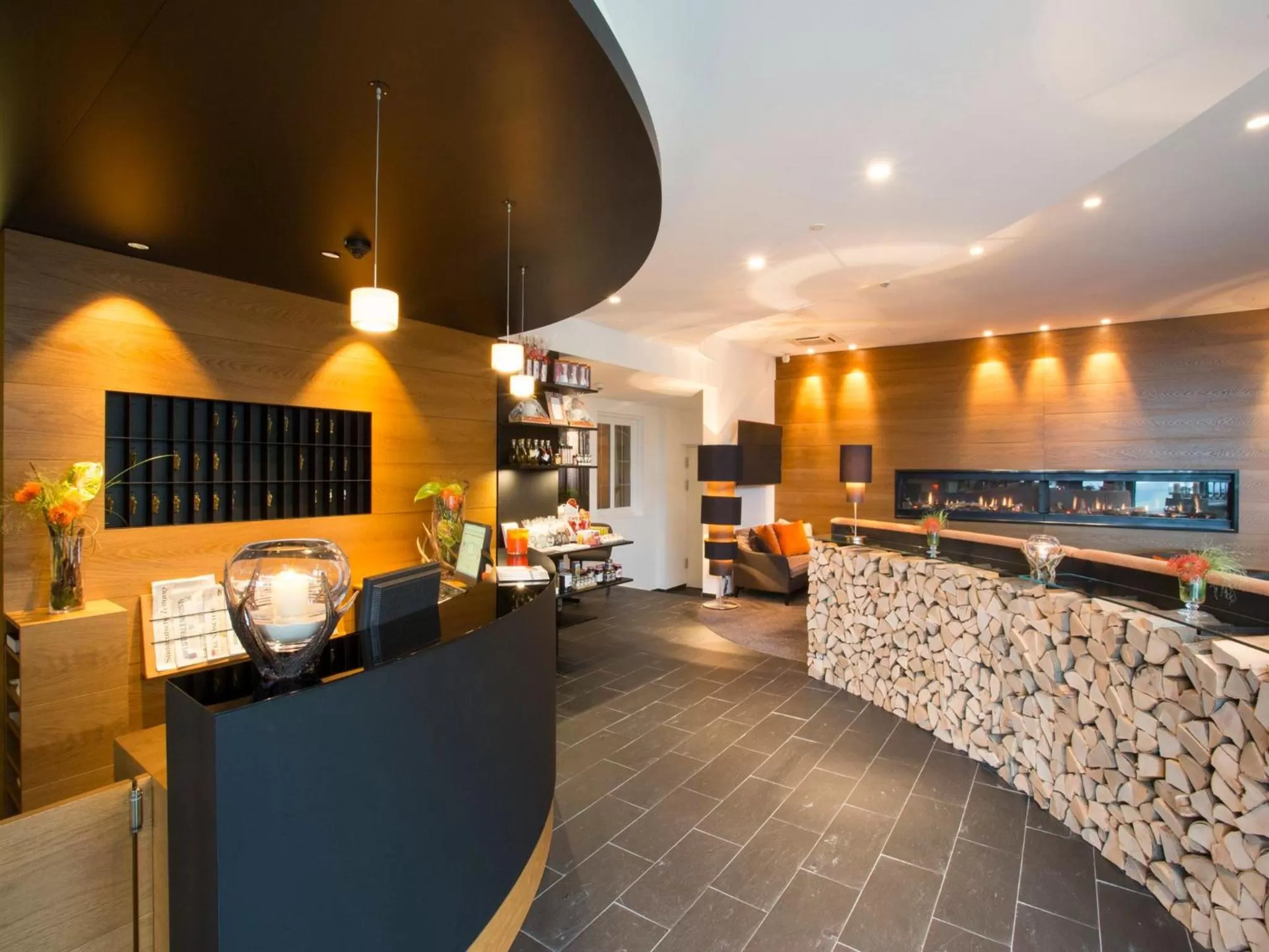 Lobby or reception in Romantik Berghotel Astenkrone