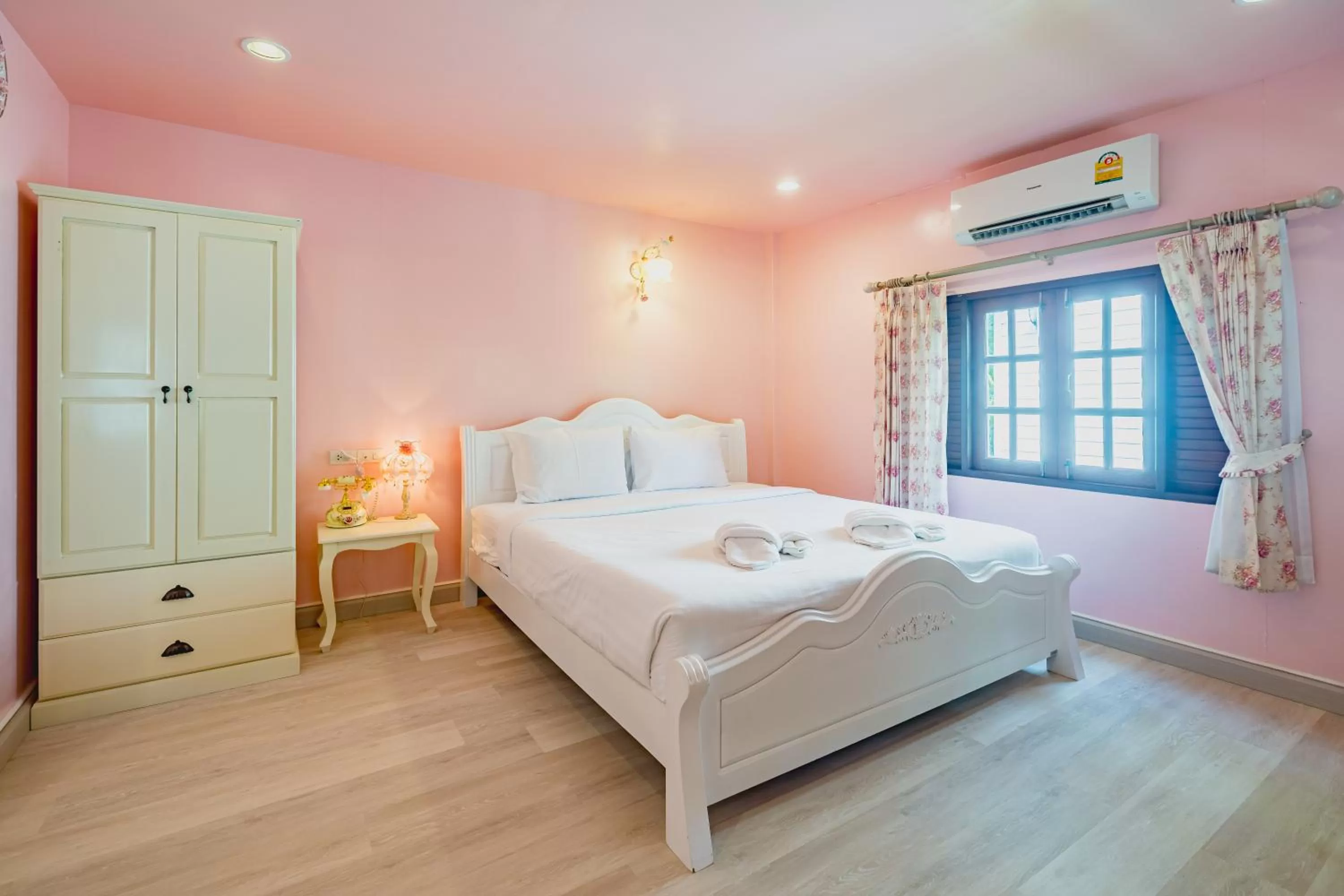 Bed in Sakarin Valley Resort