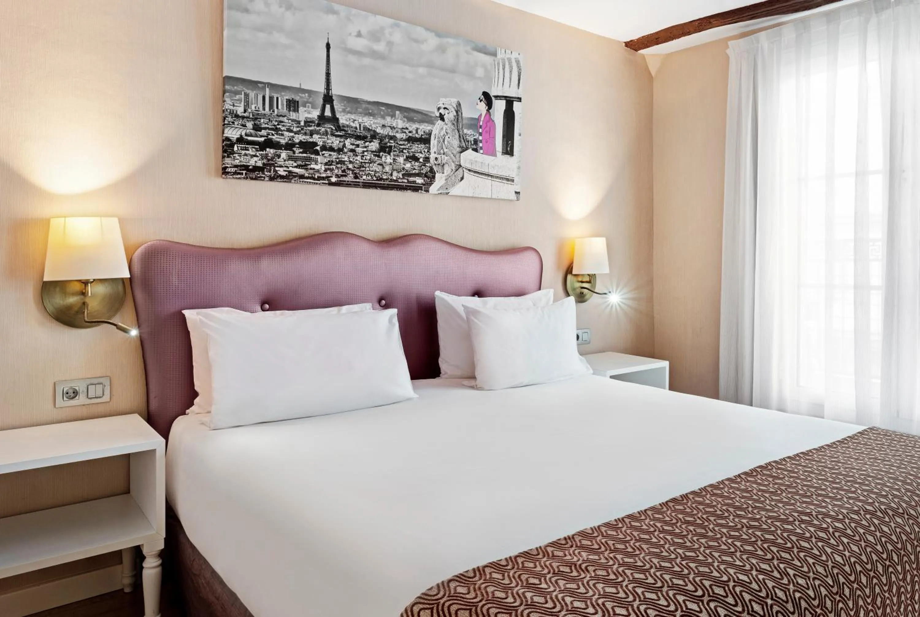 Photo of the whole room, Bed in Exe Paris Centre